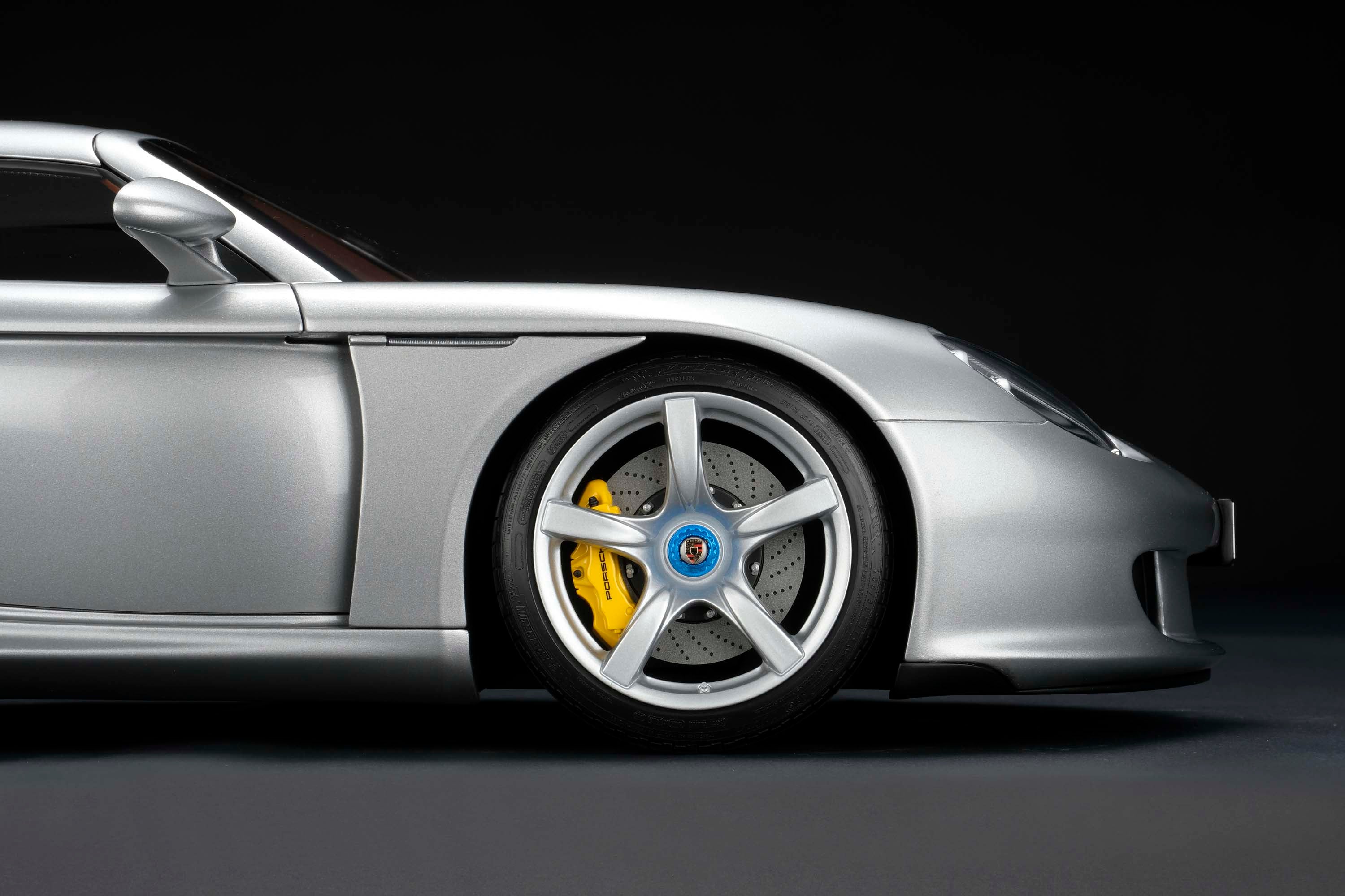 Amalgam 1:8 scale Porsche Carrera GT