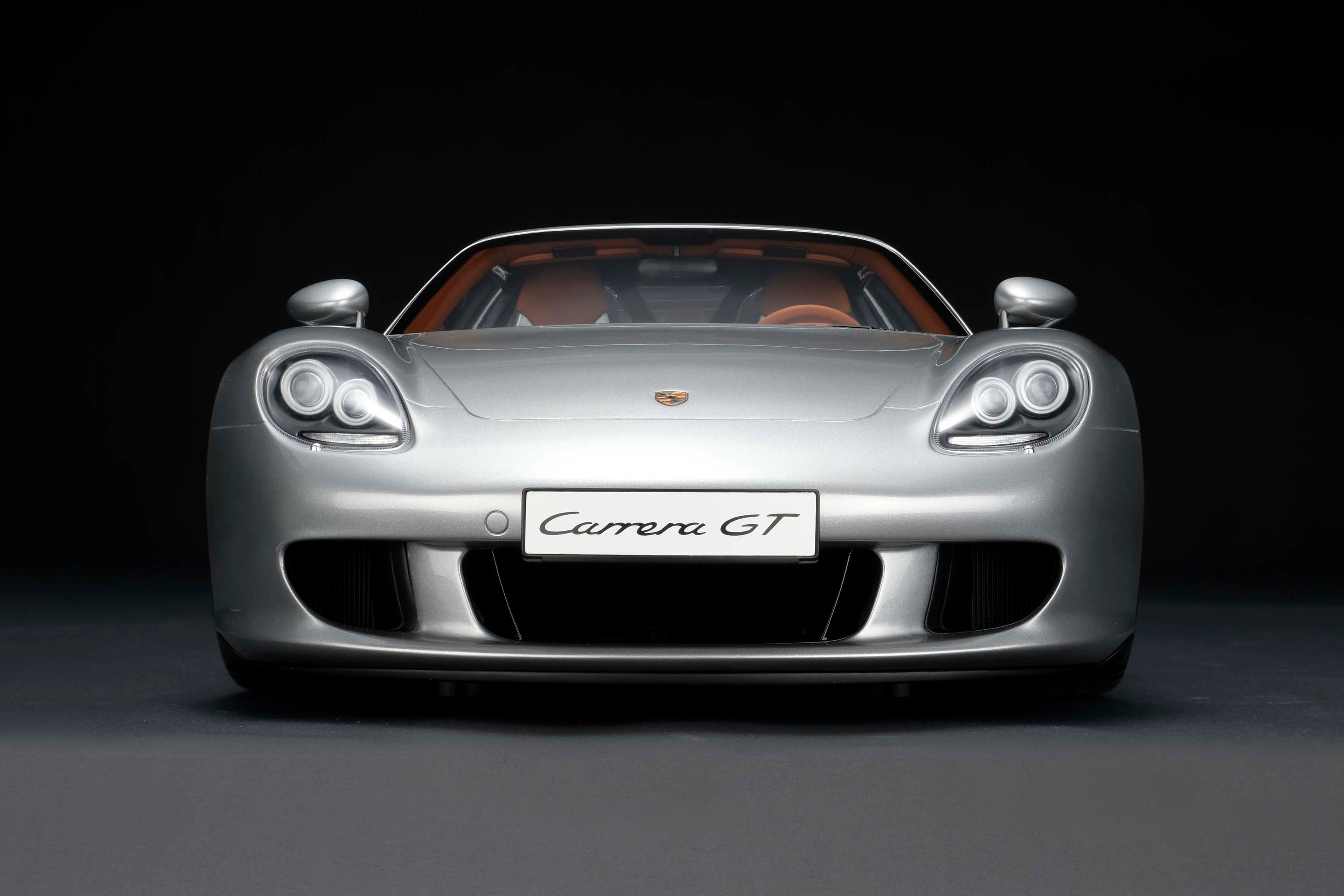 Amalgam 1:8 scale Porsche Carrera GT