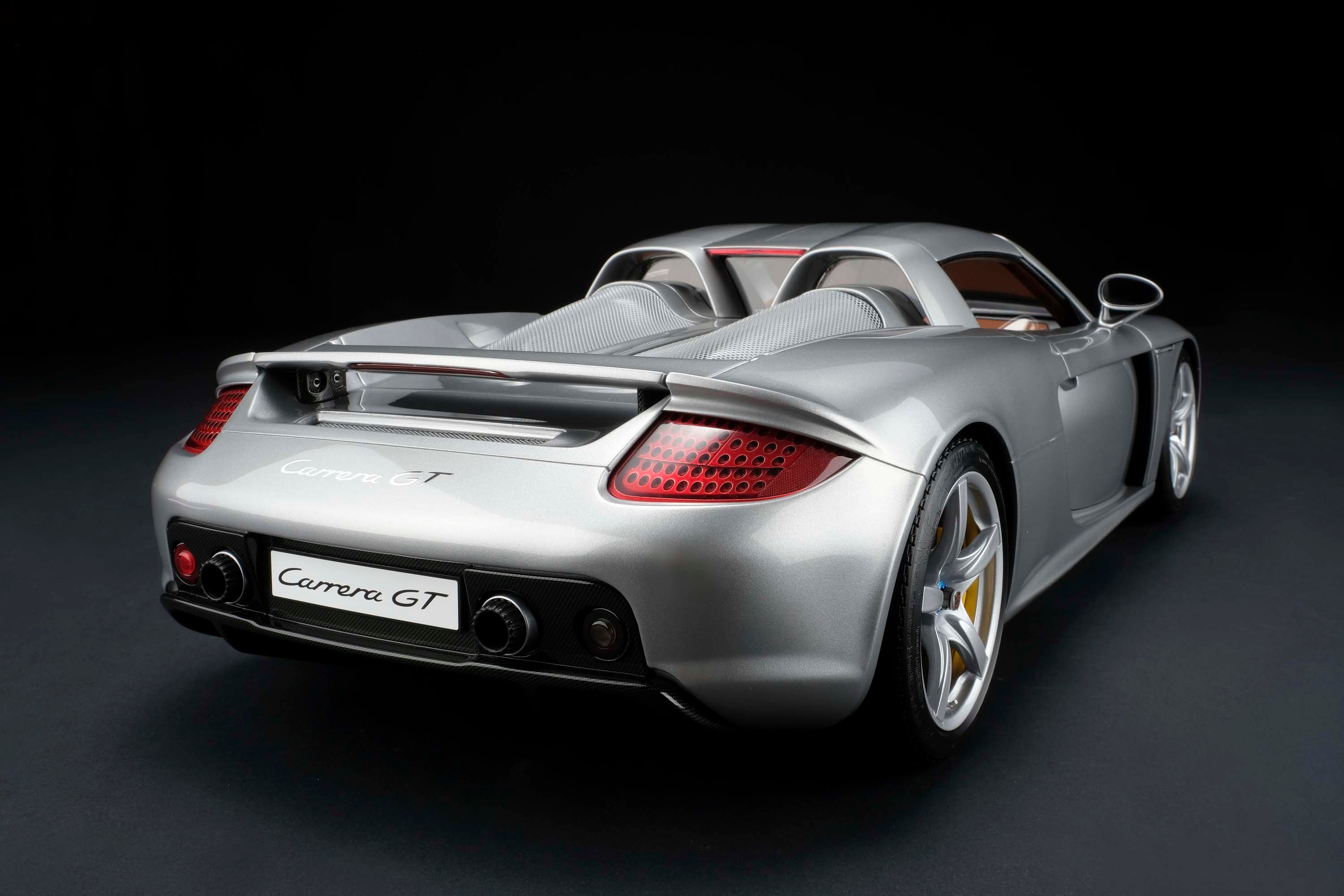 Amalgam 1:8 scale Porsche Carrera GT