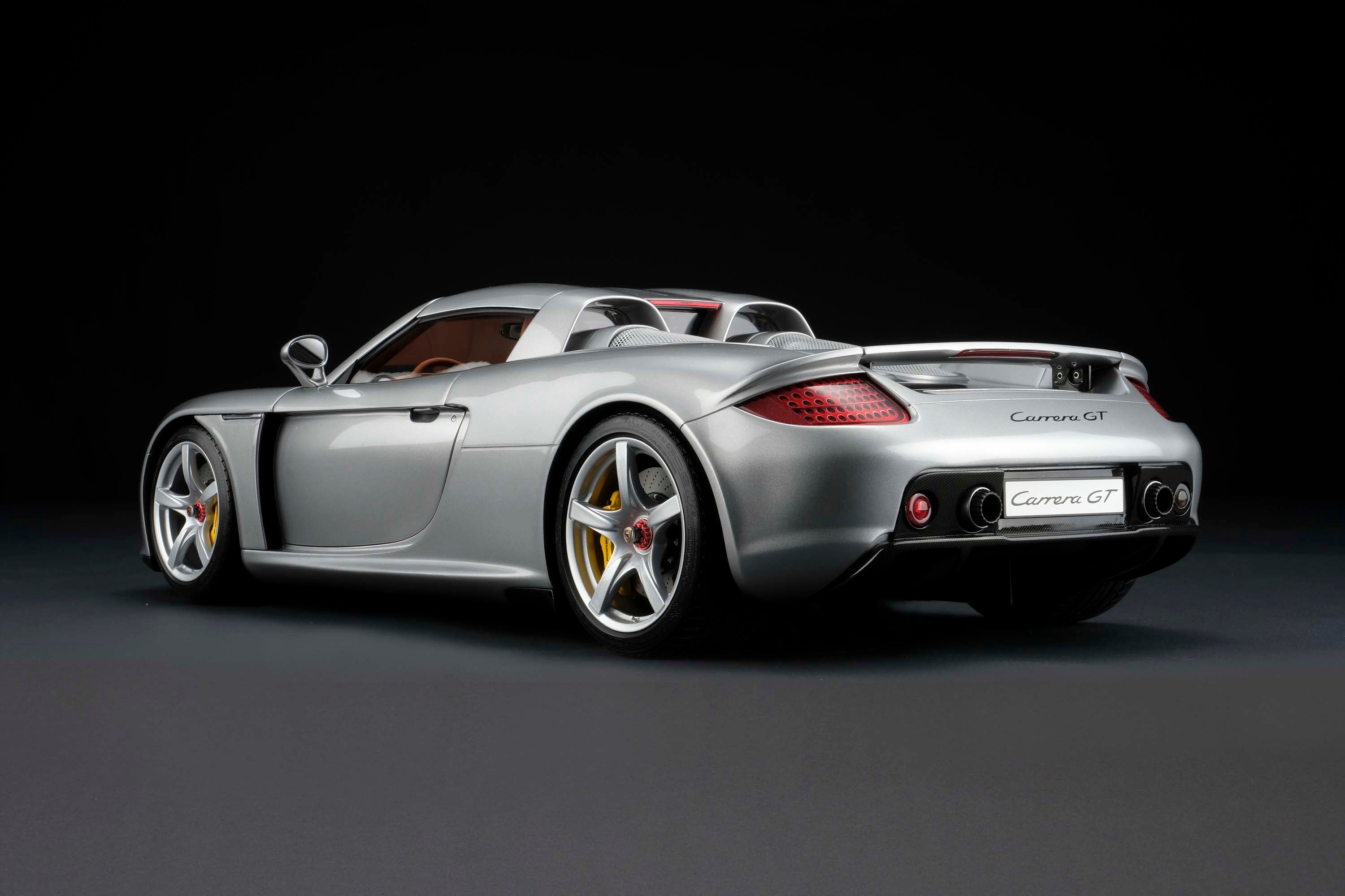 Amalgam 1:8 scale Porsche Carrera GT