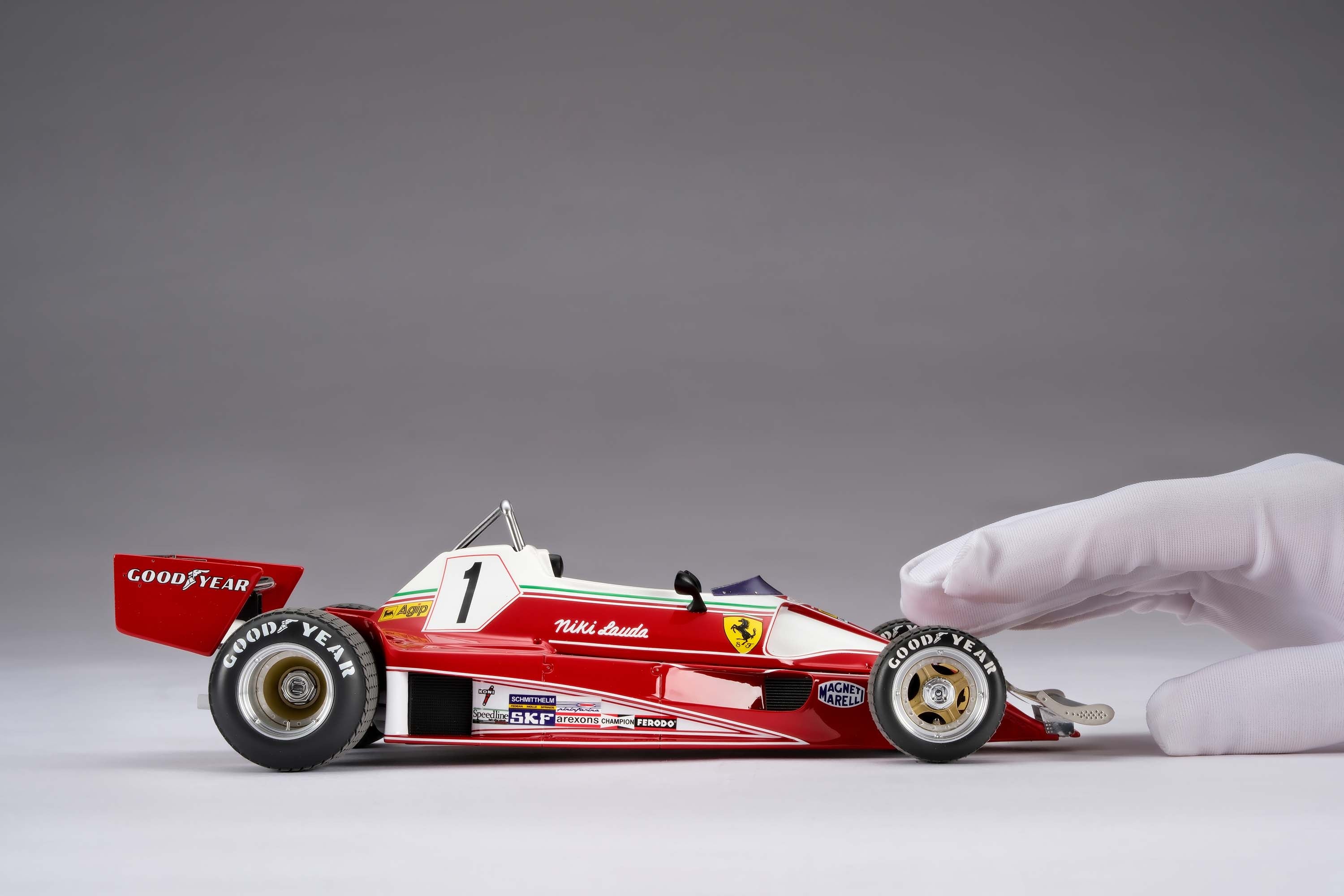 Amalgam 1:18 scale 1976 Ferrari 312 T2 Niki Lauda