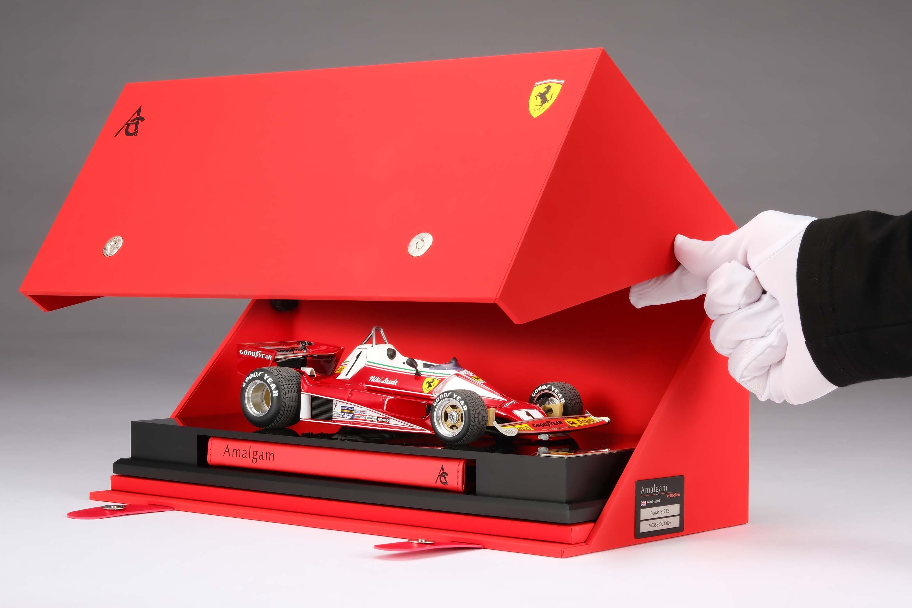 Amalgam 1:18 scale 1976 Ferrari 312 T2 Niki Lauda