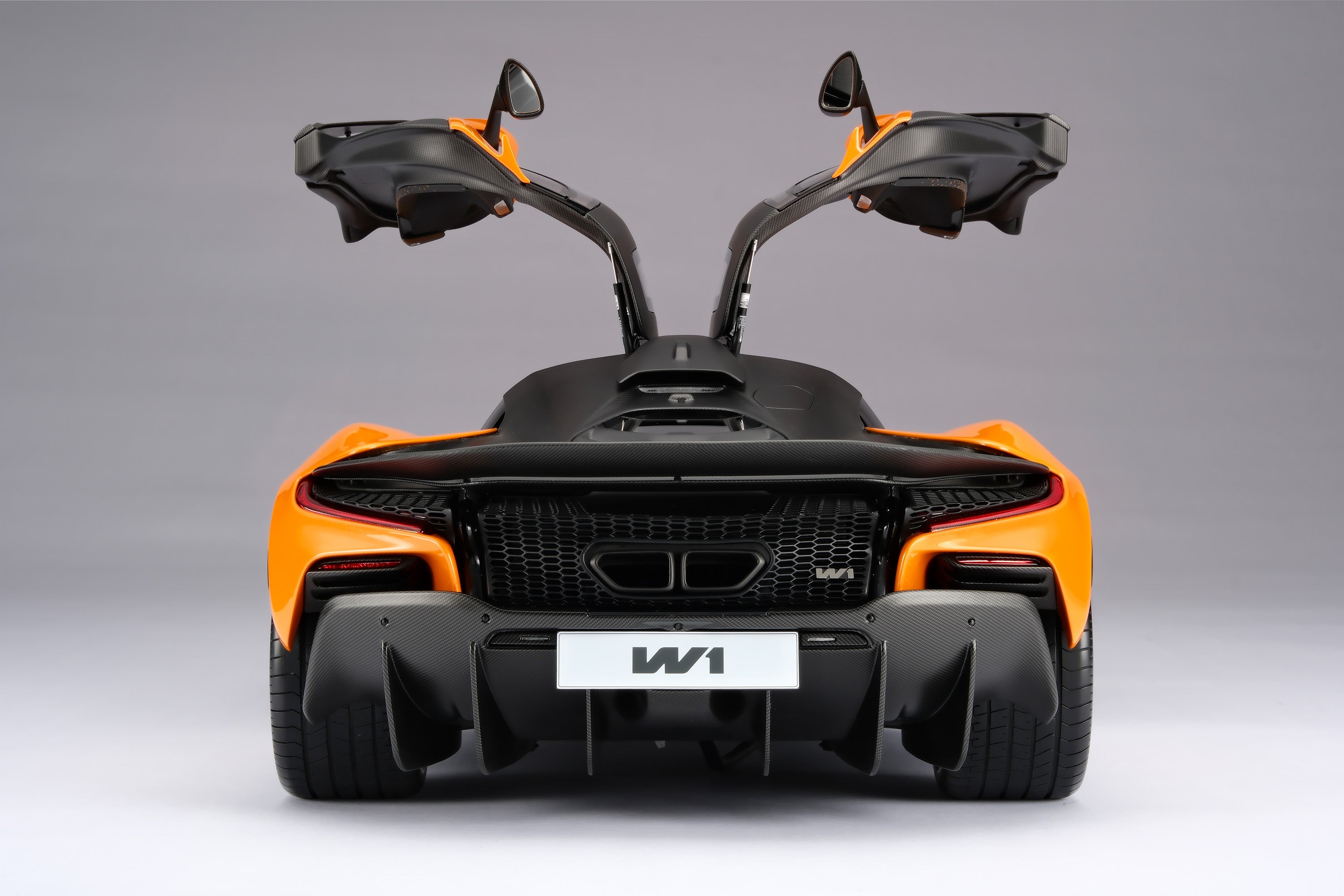 Amalgam 1:8 scale McLaren W1