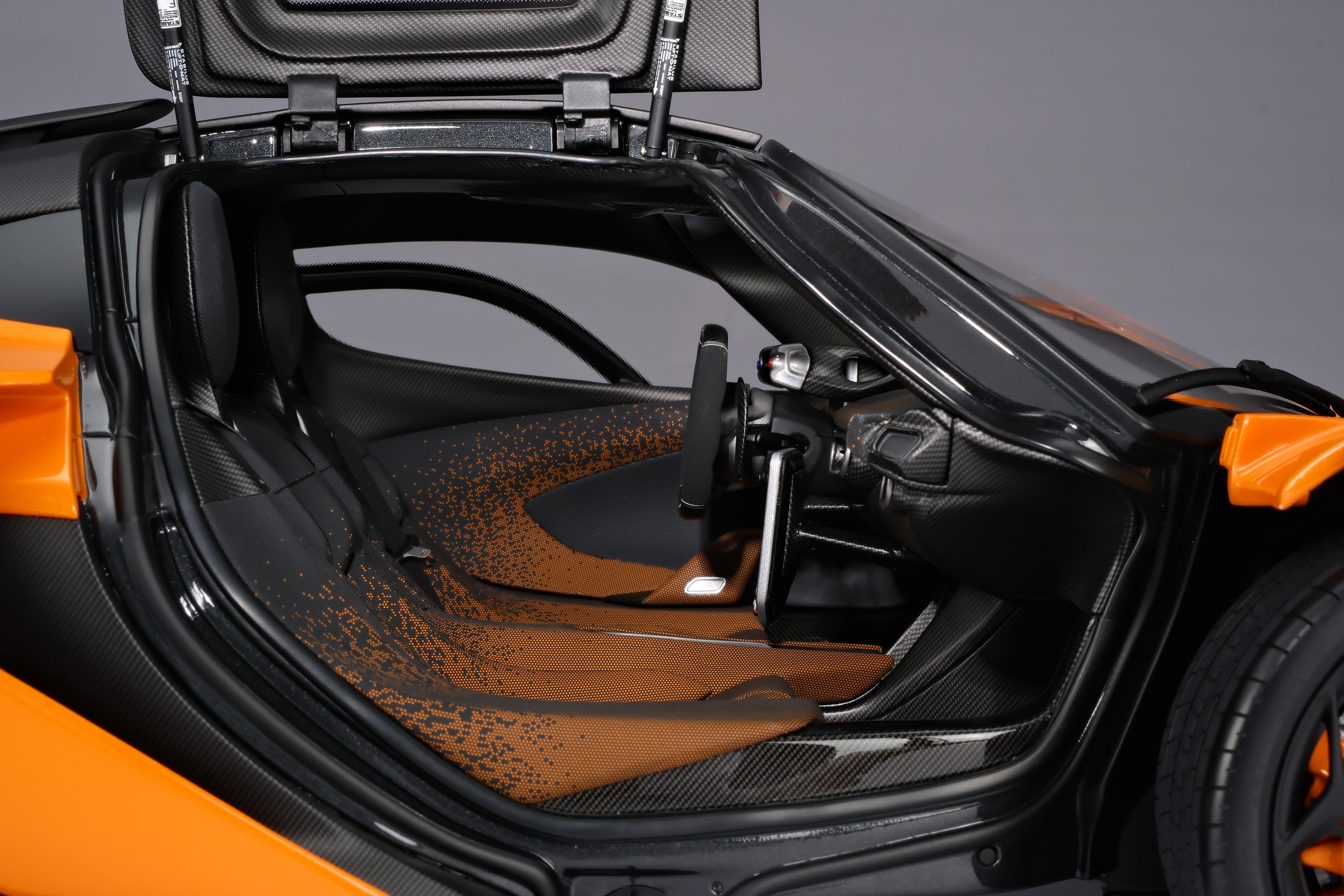 Amalgam 1:8 scale McLaren W1