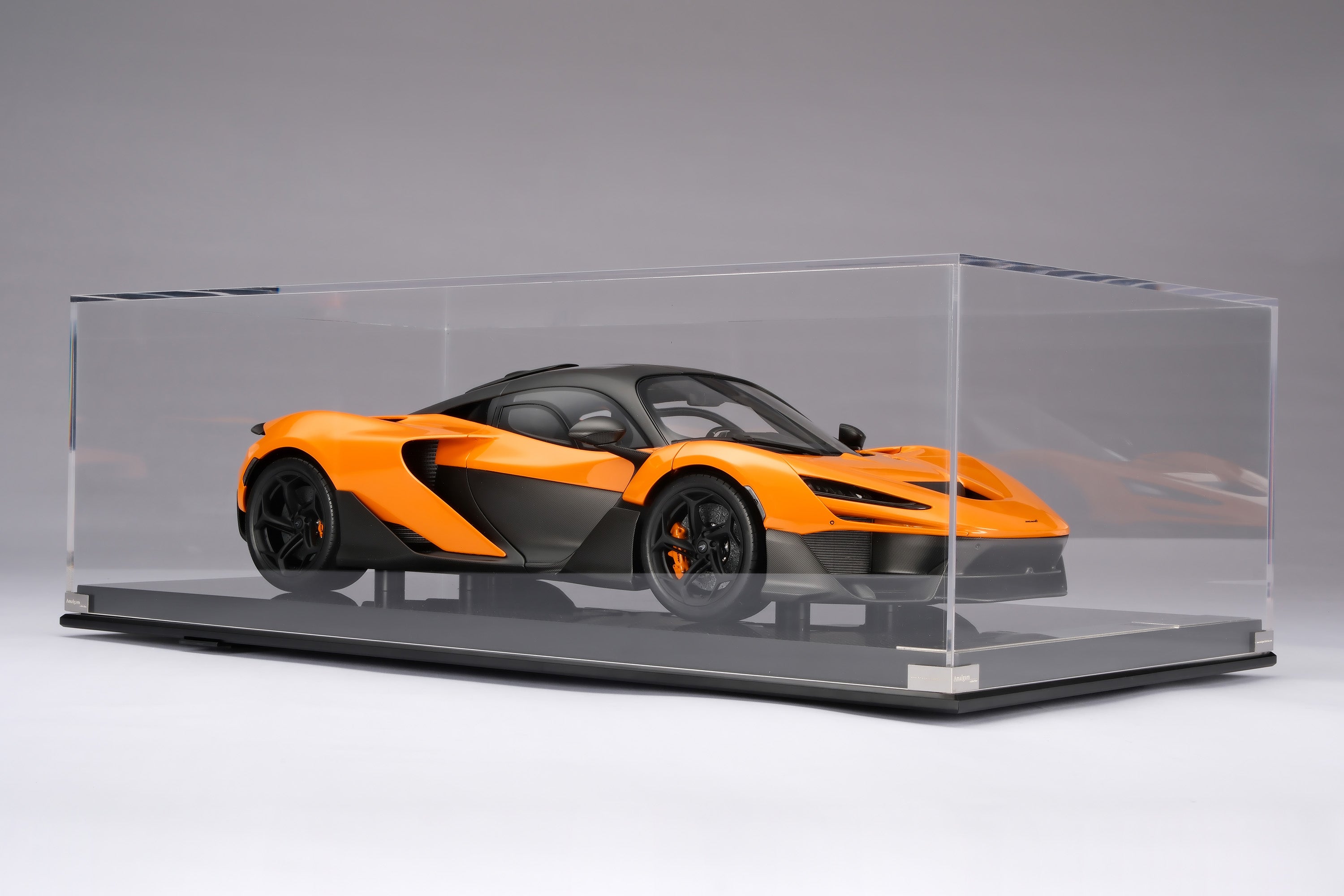 Amalgam 1:8 scale McLaren W1