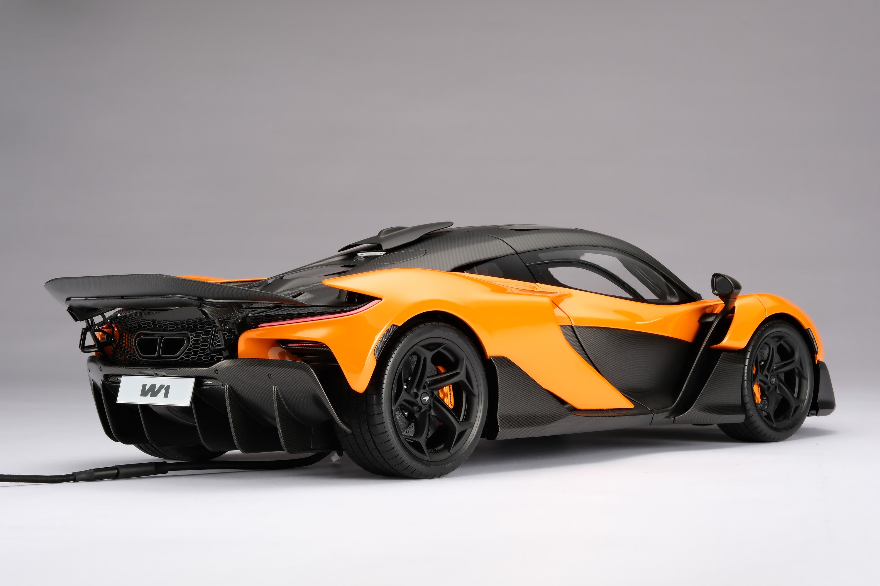 Amalgam 1:8 scale McLaren W1