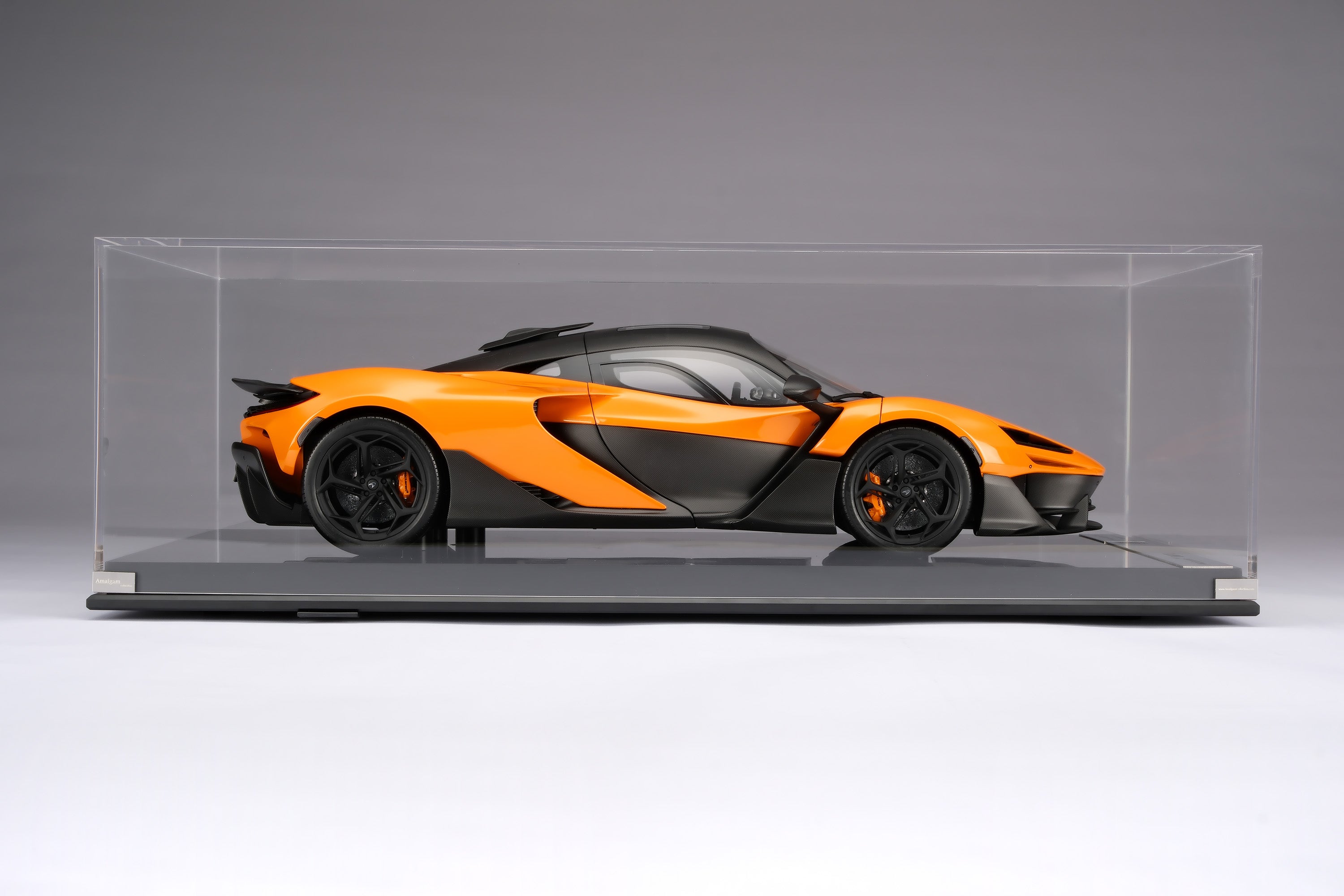 Amalgam 1:8 scale McLaren W1