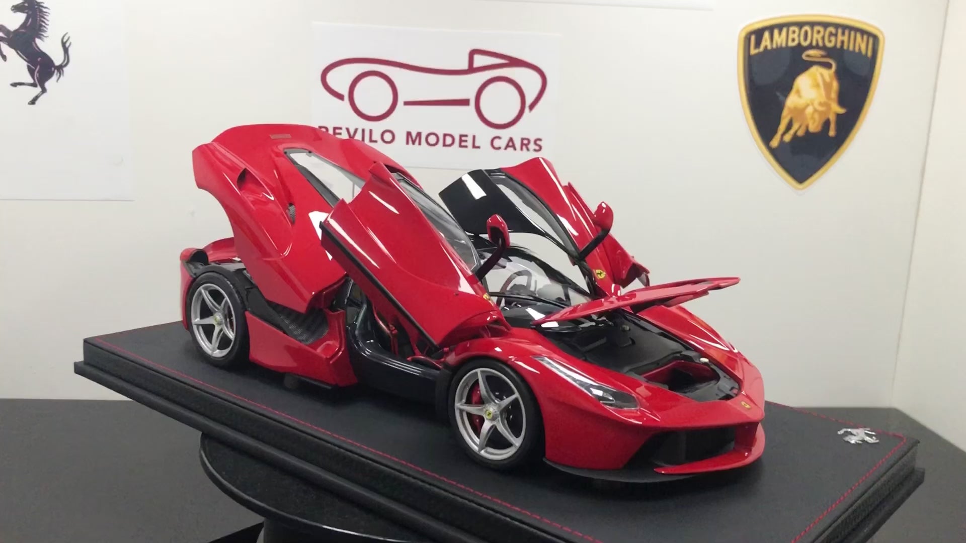BBR La Ferrari escala 1:18 Diecast Red con techo negro