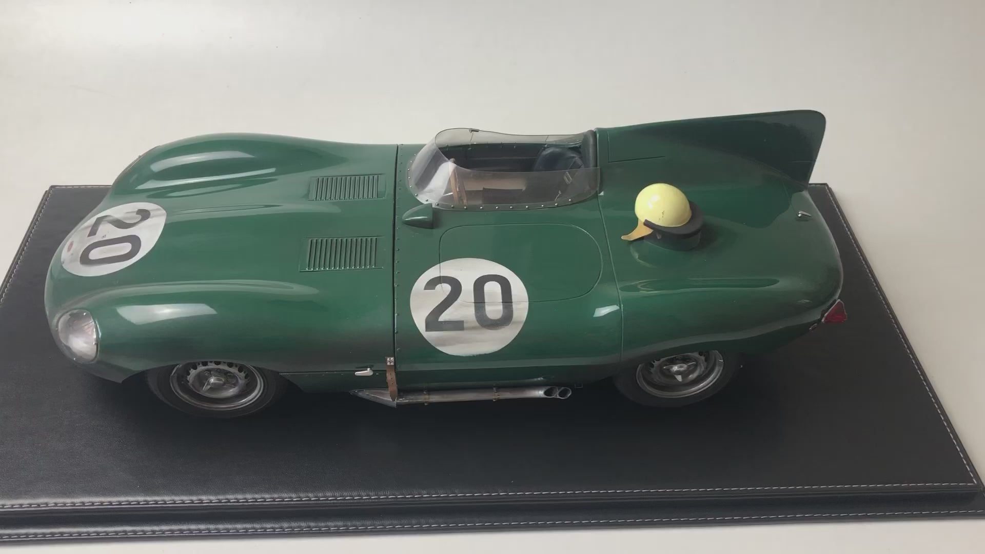 Único hecho a mano a escala 1:8 1955 Jaguar D Type #20