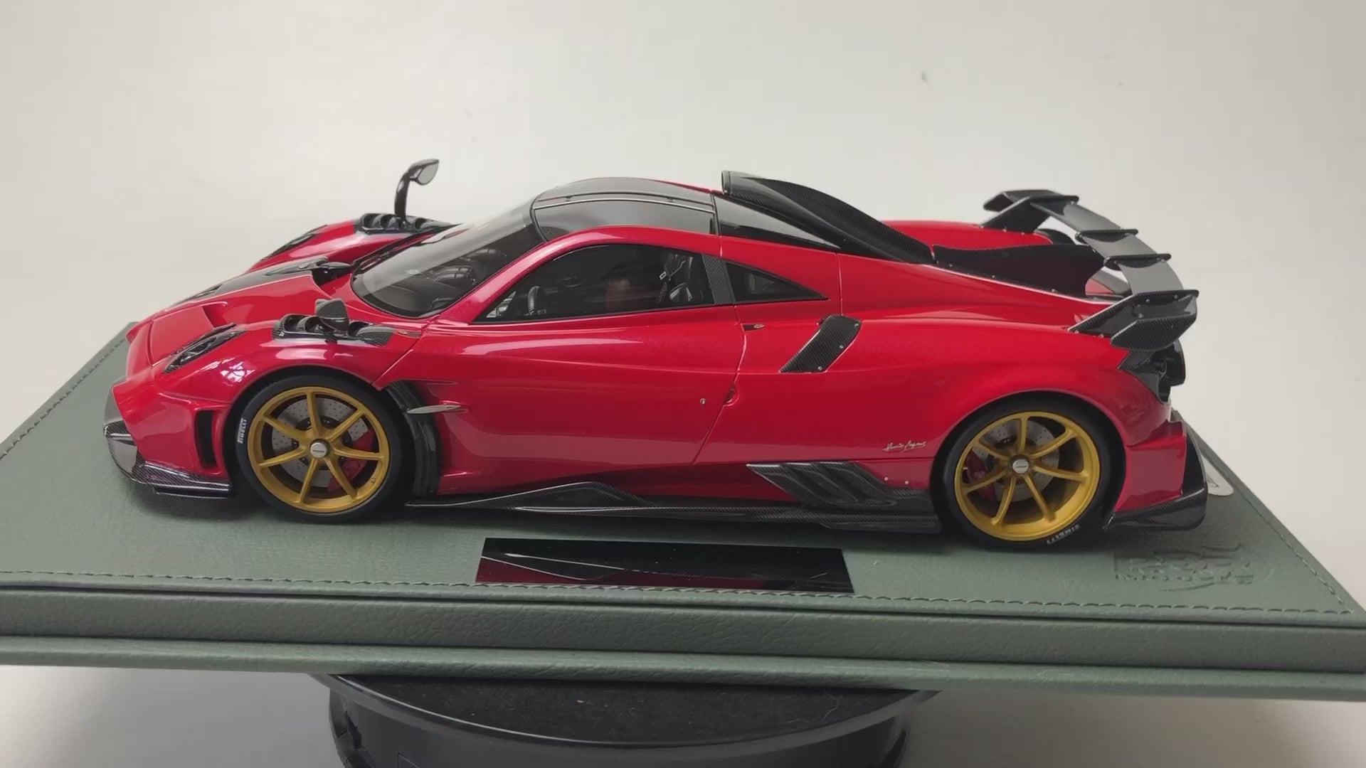 Casi real Pagani Zonda F escala 1:18