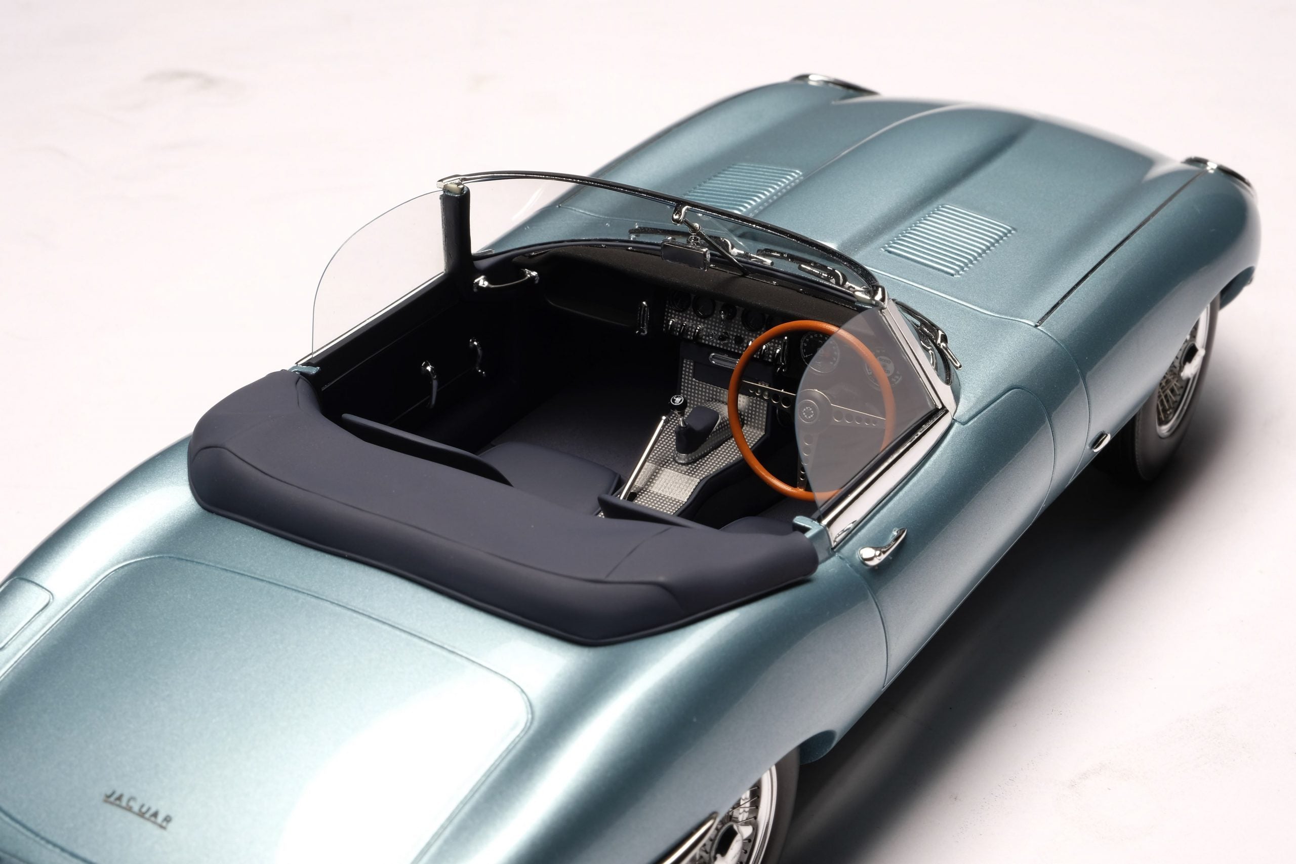 Amalgama Jaguar E Type escala 1:18