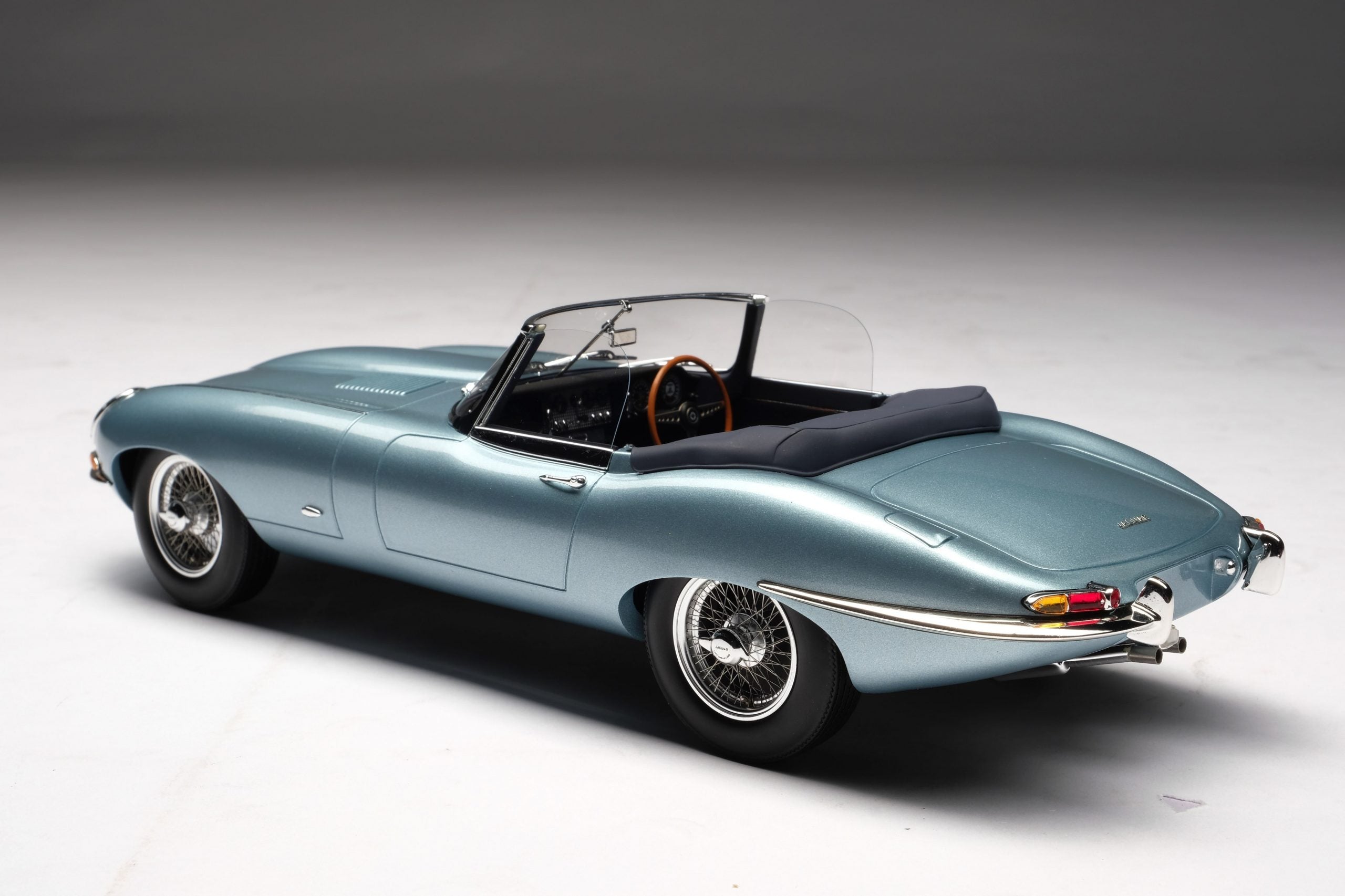 Amalgam Jaguar E Type 1:18 scale