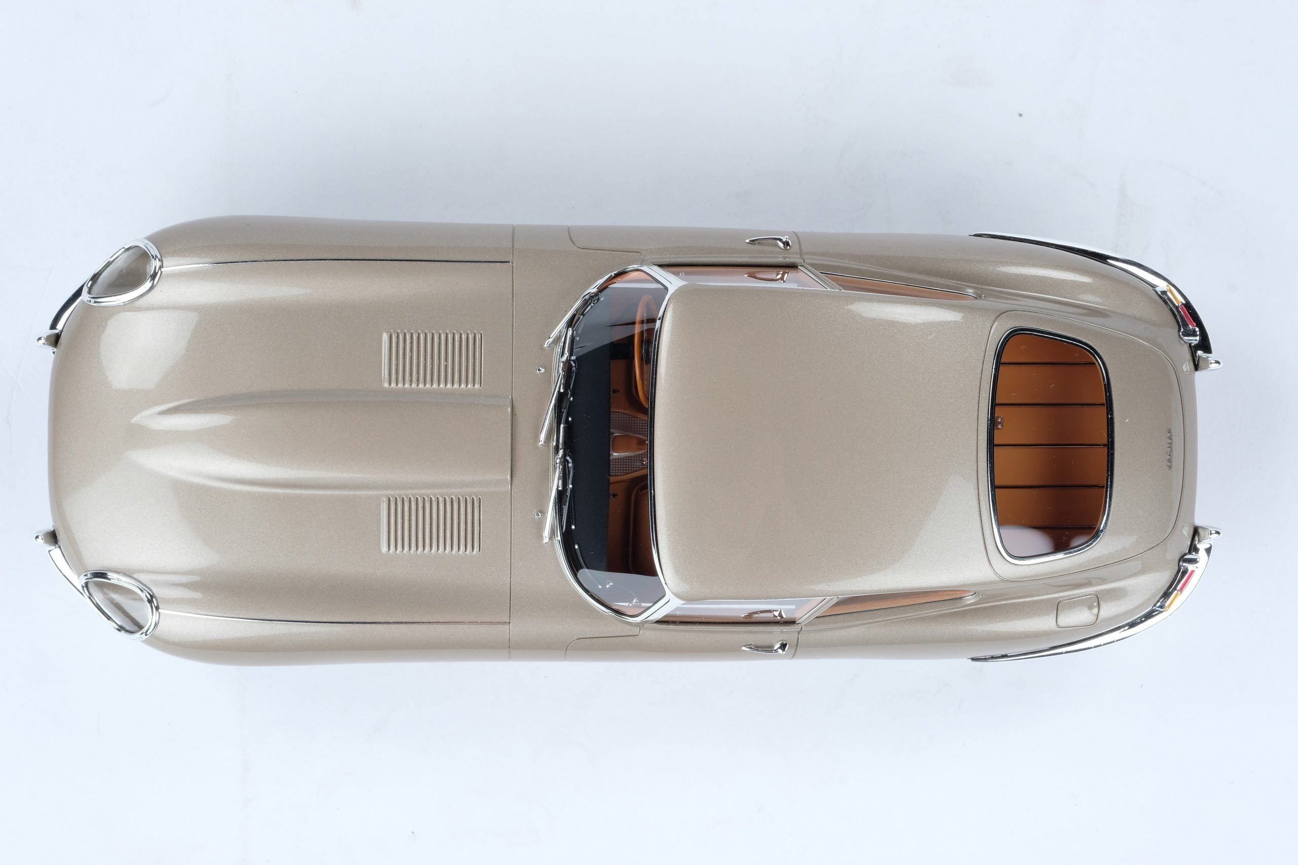 Amalgama Jaguar E Type FHC escala 1:18