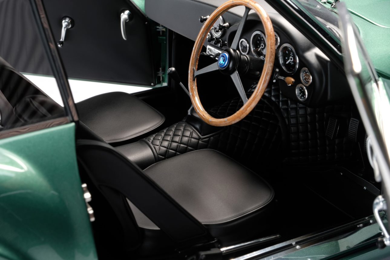 Amalgama 1:8 Aston Martin DB4 GT Zagato 1 VEV