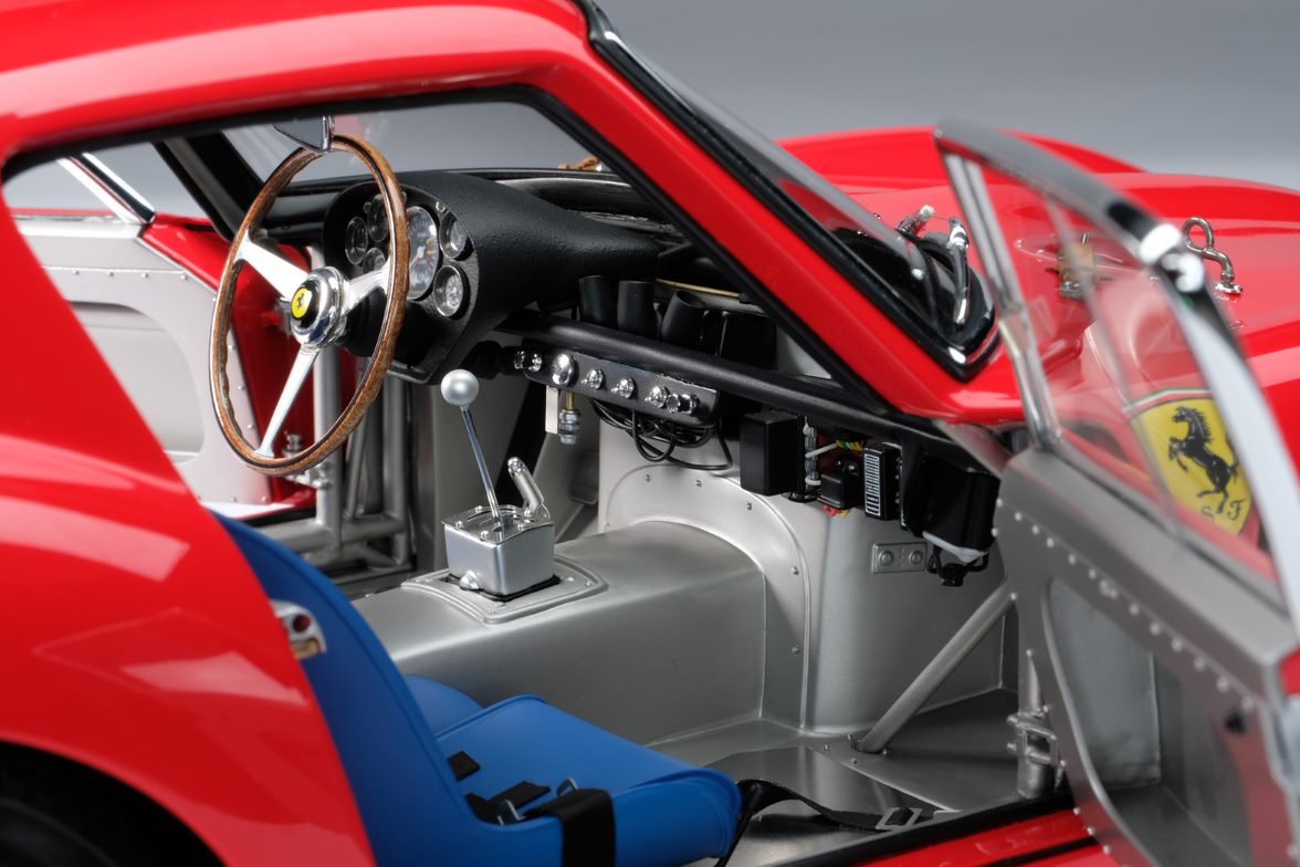 Amalgam 1:8 scale Ferrari 250 GTO