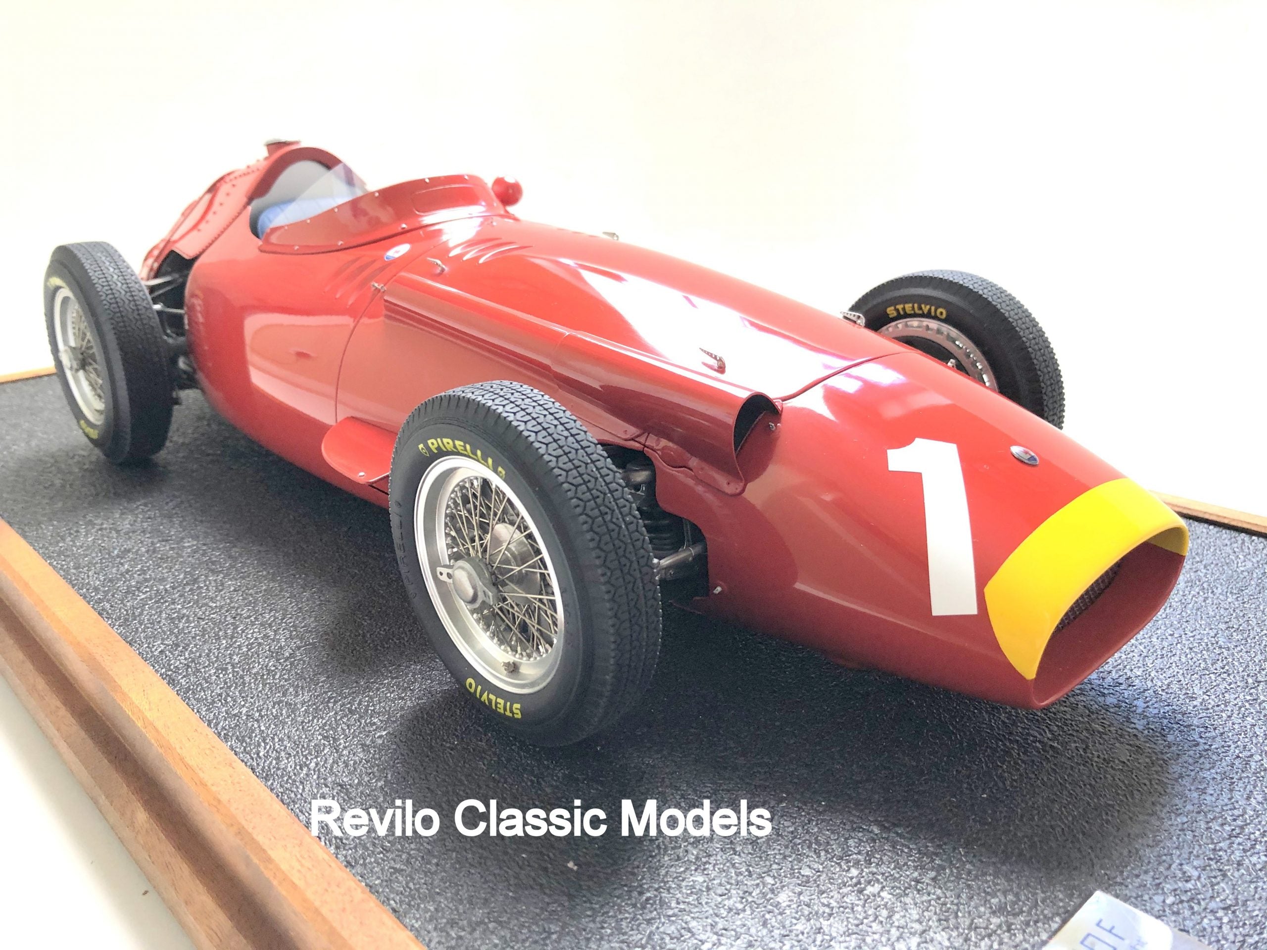 Amalgam 1:8 scale Maserati 250F #1 Fangio