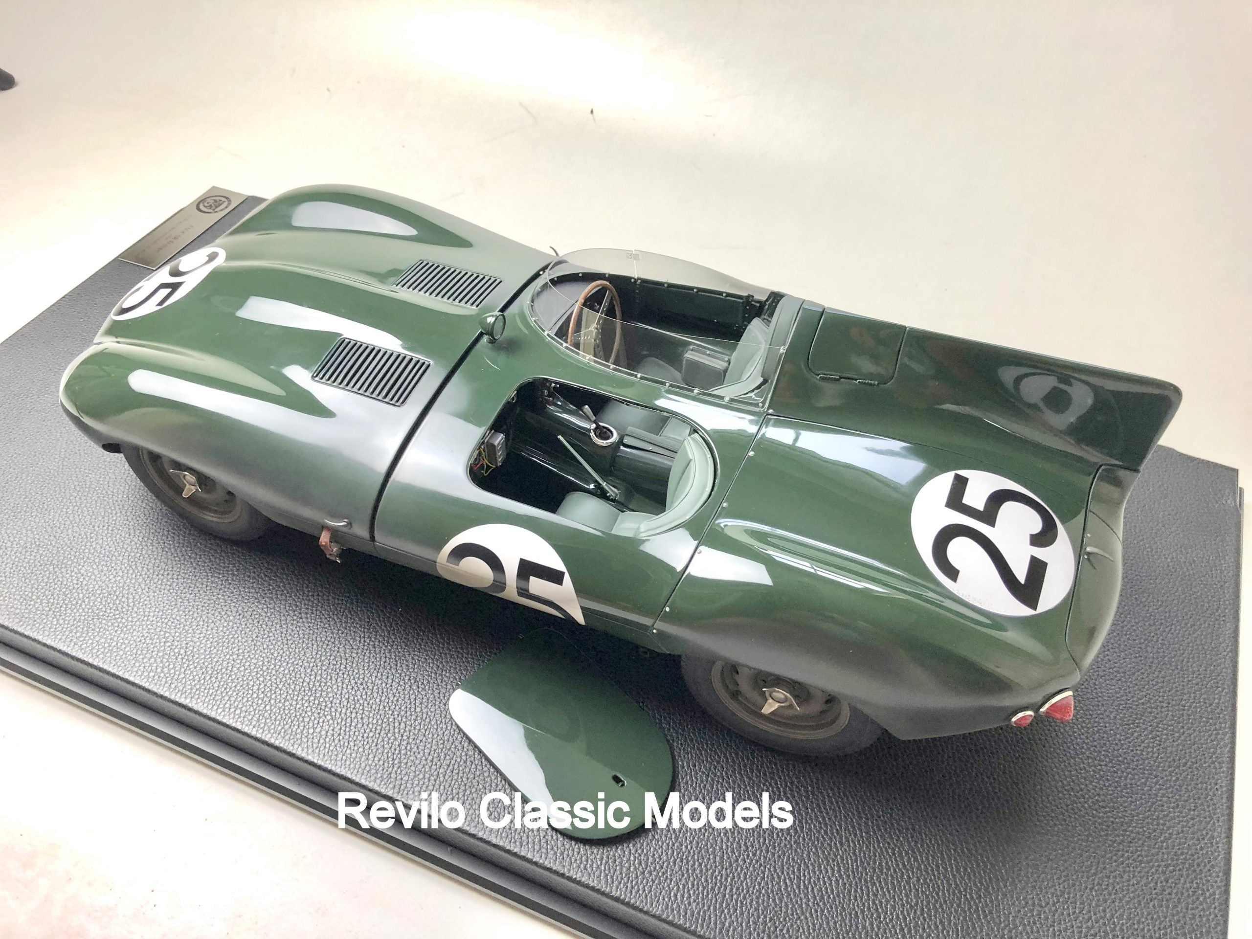 Amalgama escala 1:8 1956 Jaguar D Type #25 VENDIDO