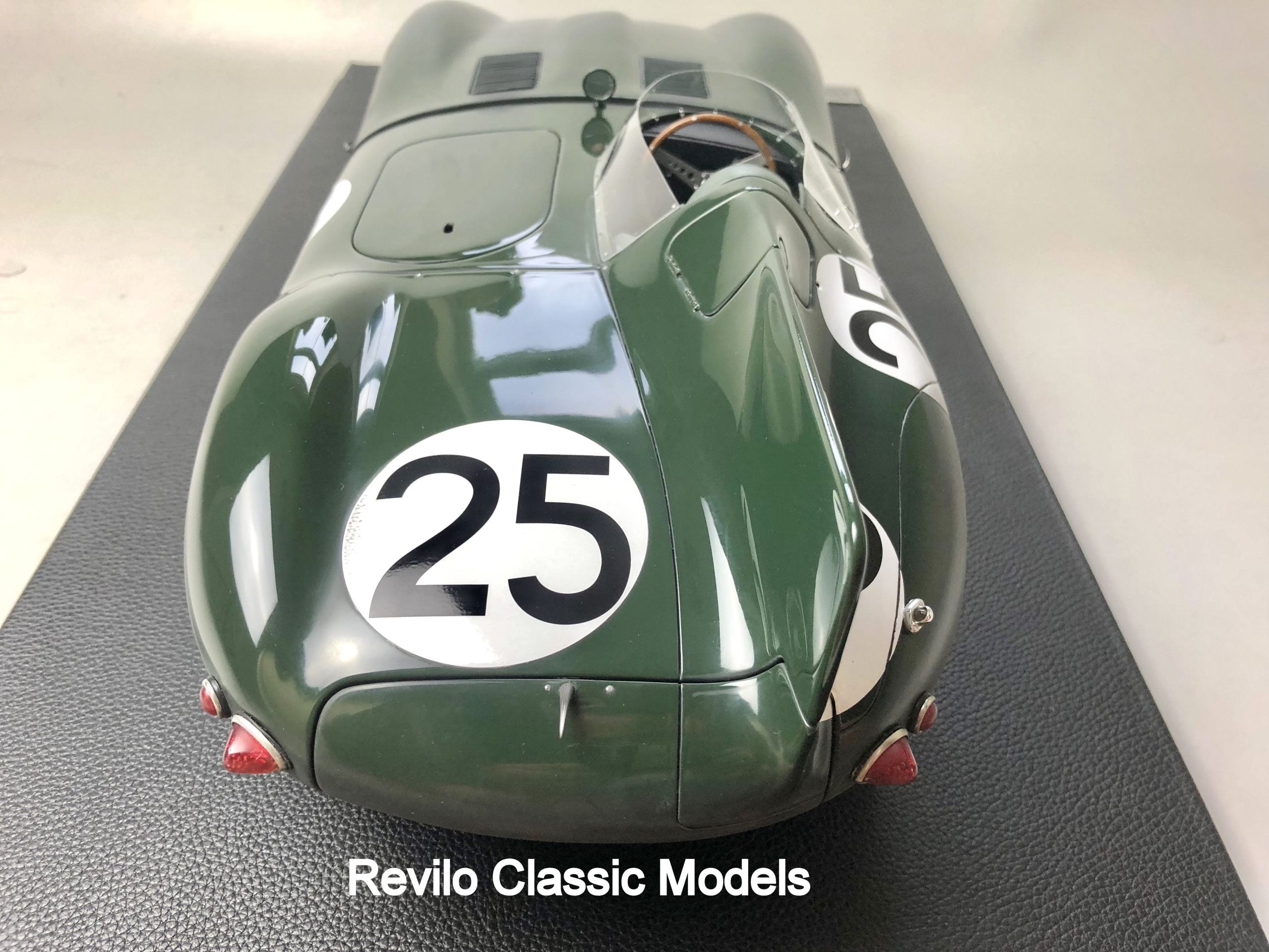 Amalgama escala 1:8 1956 Jaguar D Type #25 VENDIDO