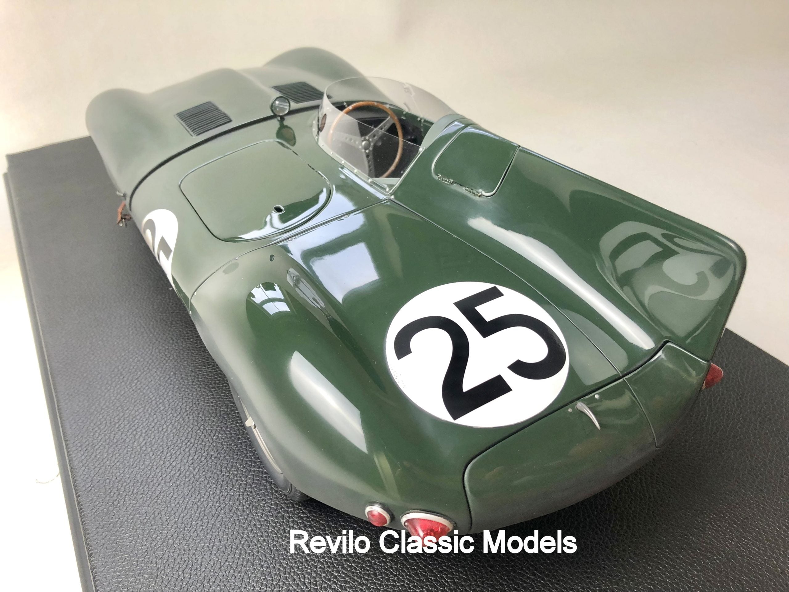 Amalgama escala 1:8 1956 Jaguar D Type #25 VENDIDO