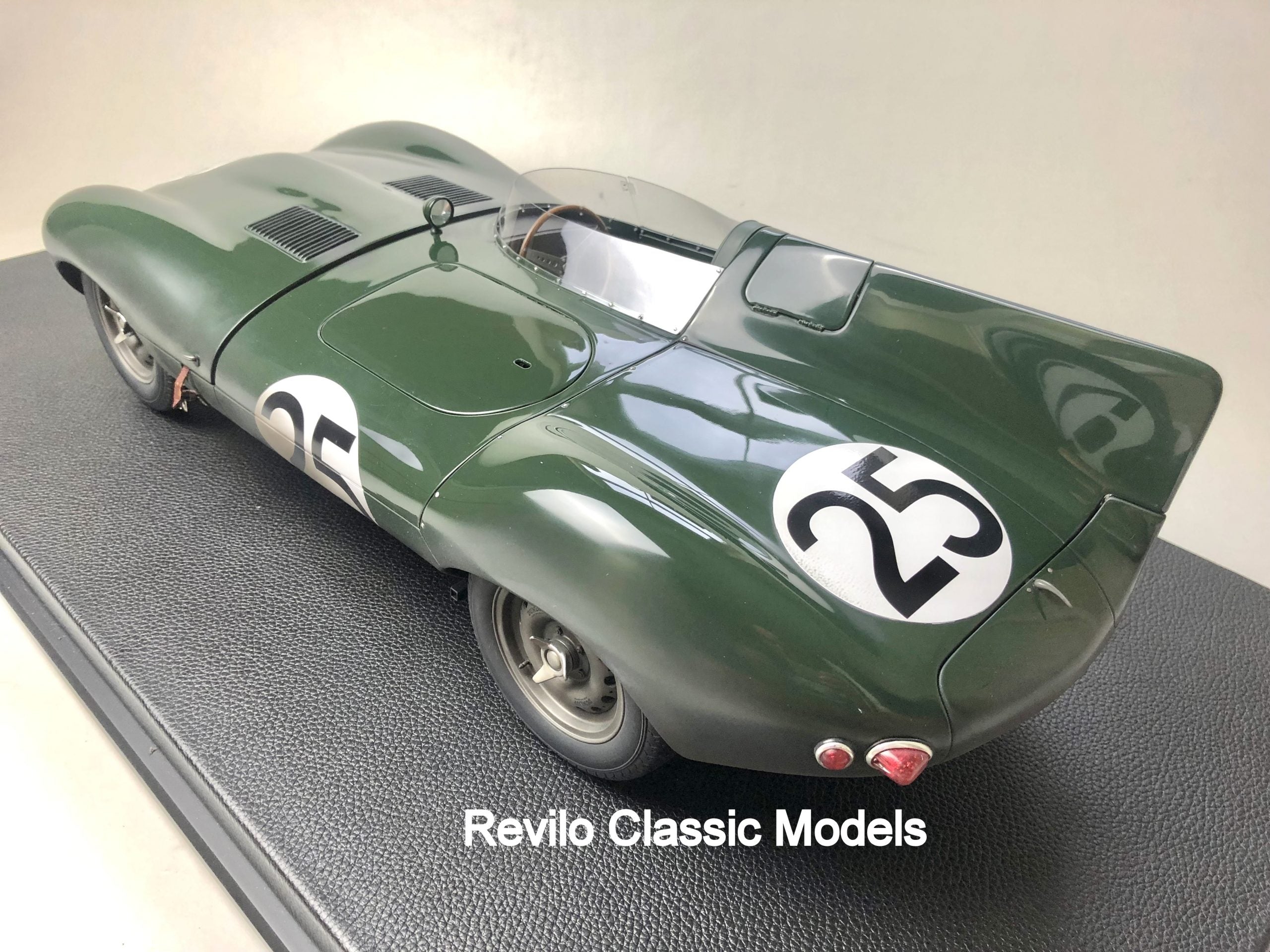 Amalgama escala 1:8 1956 Jaguar D Type #25 VENDIDO