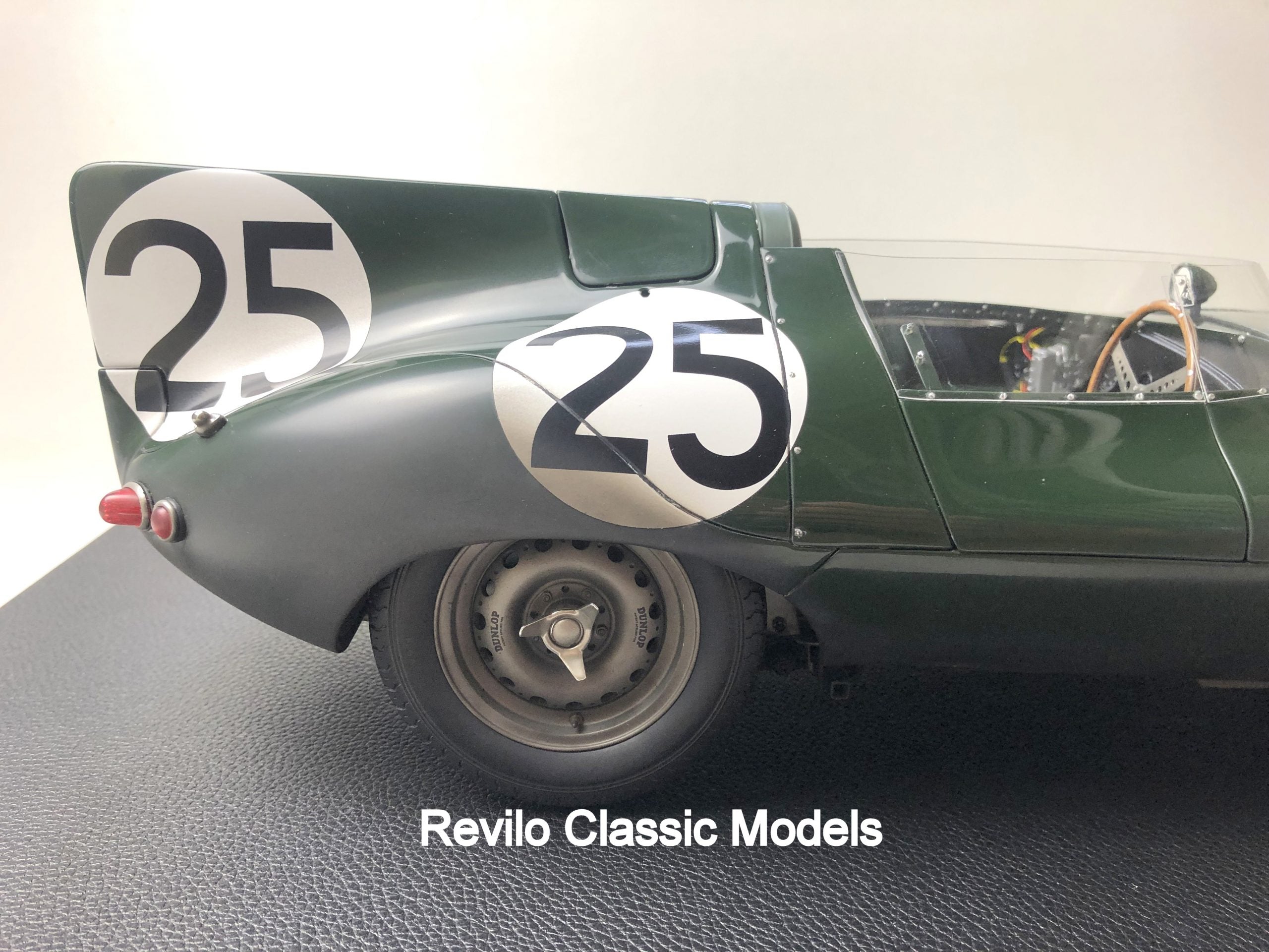 Amalgama escala 1:8 1956 Jaguar D Type #25 VENDIDO