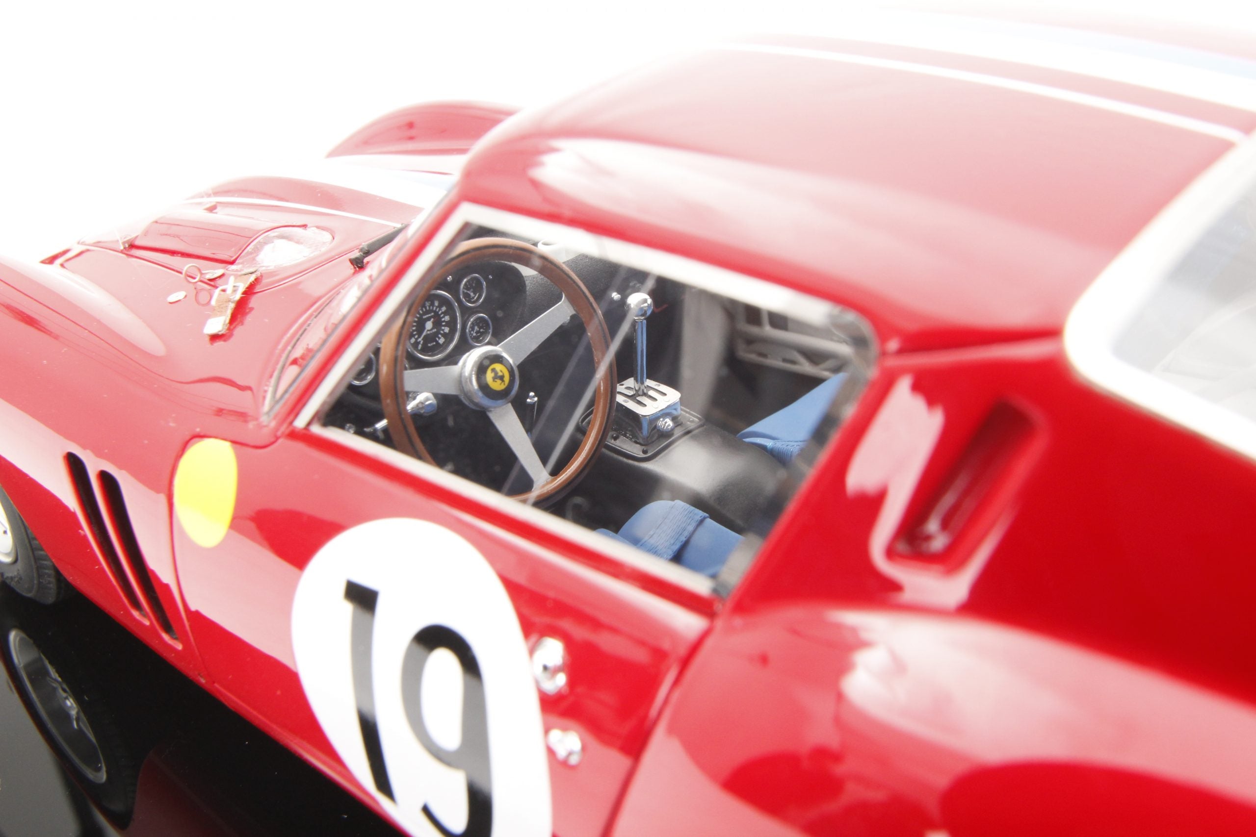 Amalgama Ferrari 250 GTO escala 1:18
