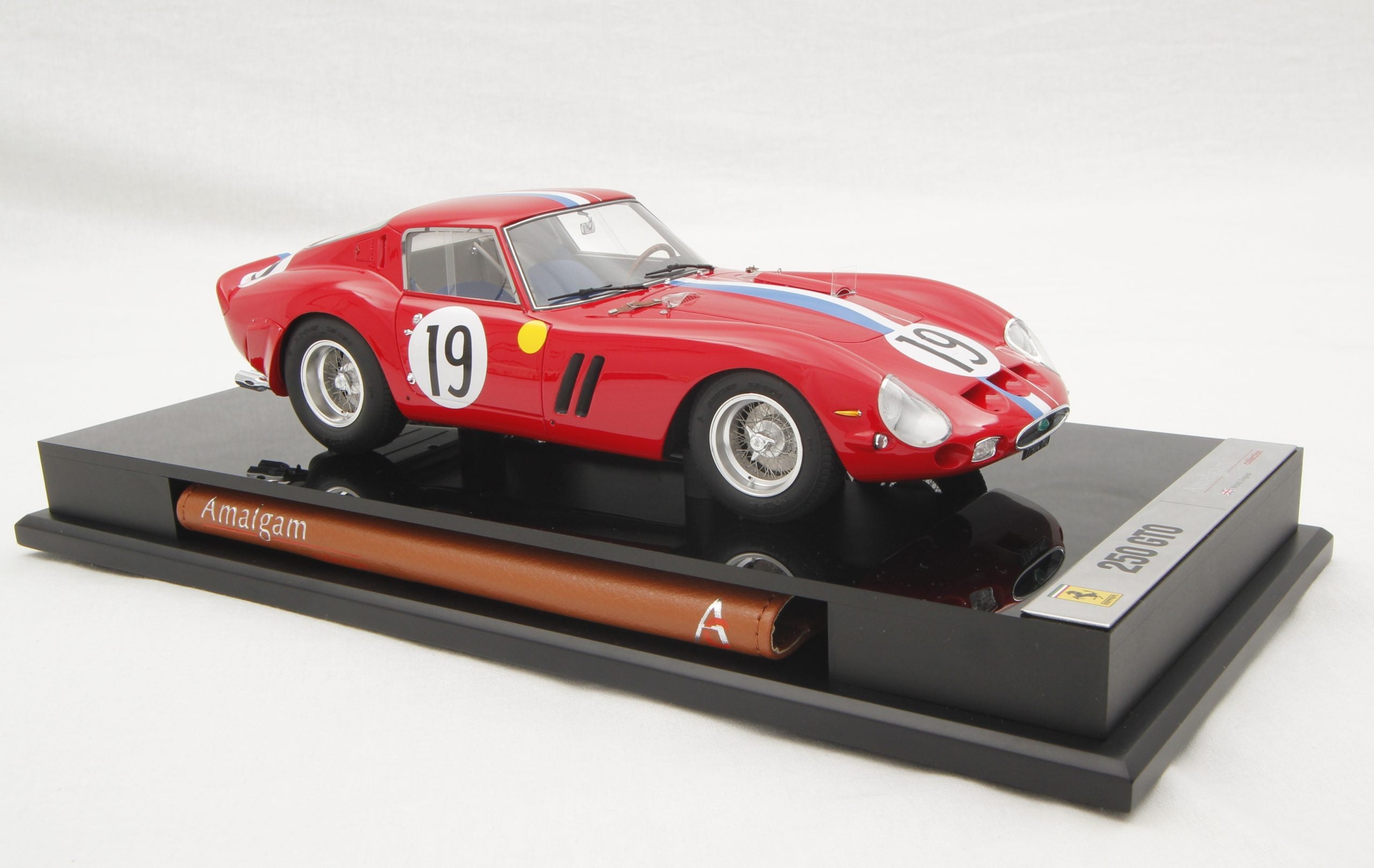 Amalgama Ferrari 250 GTO escala 1:18