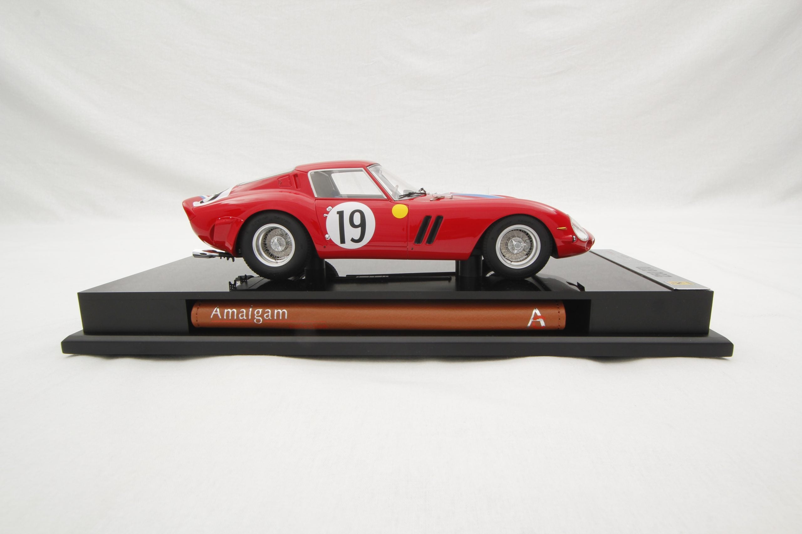 Amalgama Ferrari 250 GTO escala 1:18