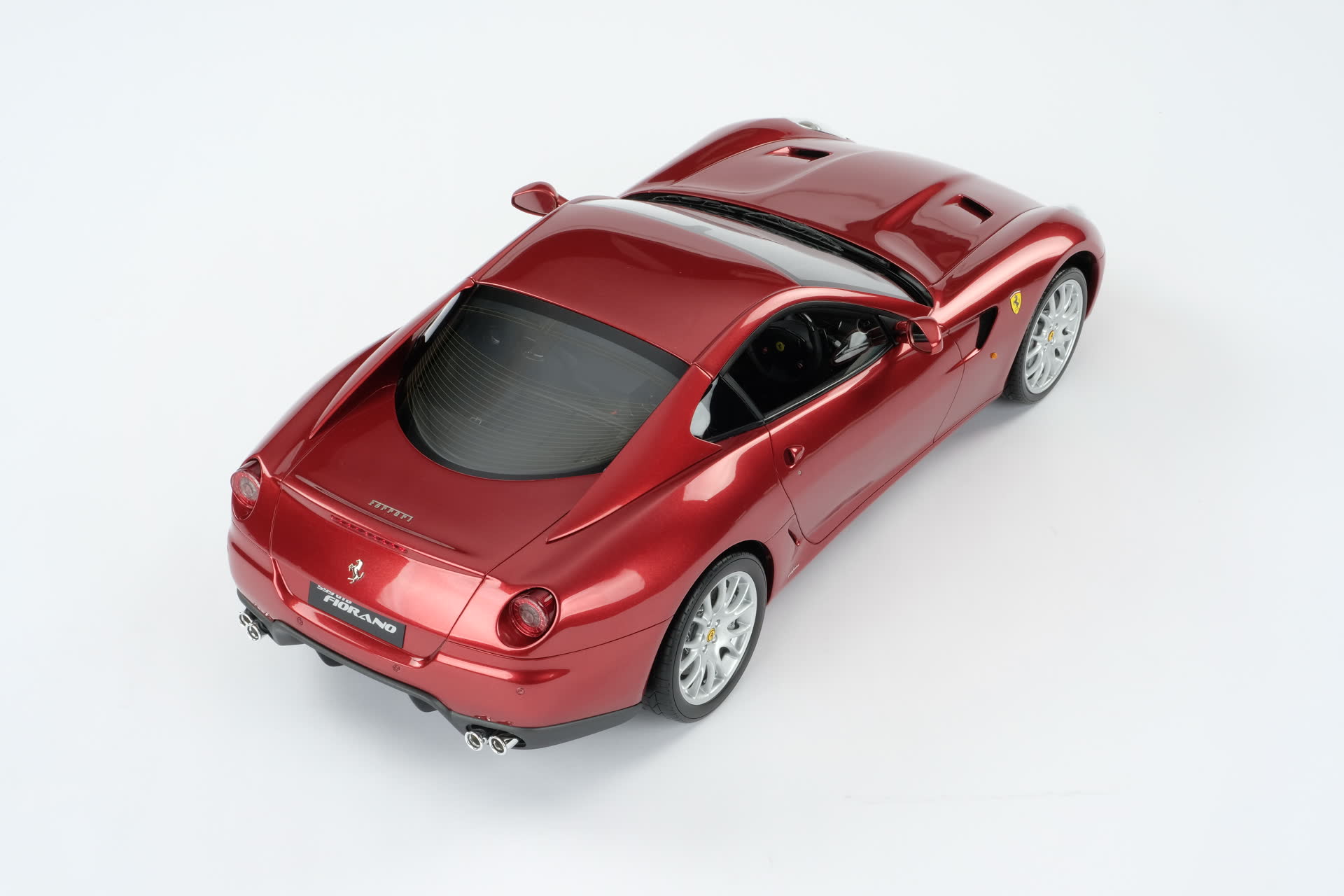 Amalgam 1:8 scale Ferrari 599