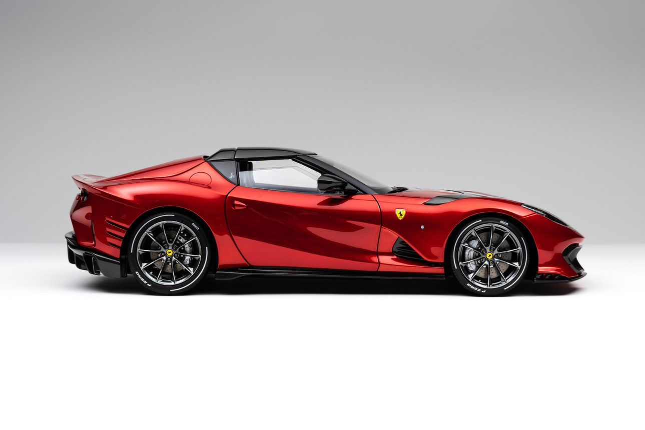 Amalgama escala 1:8 Ferrari 812 Competizione A