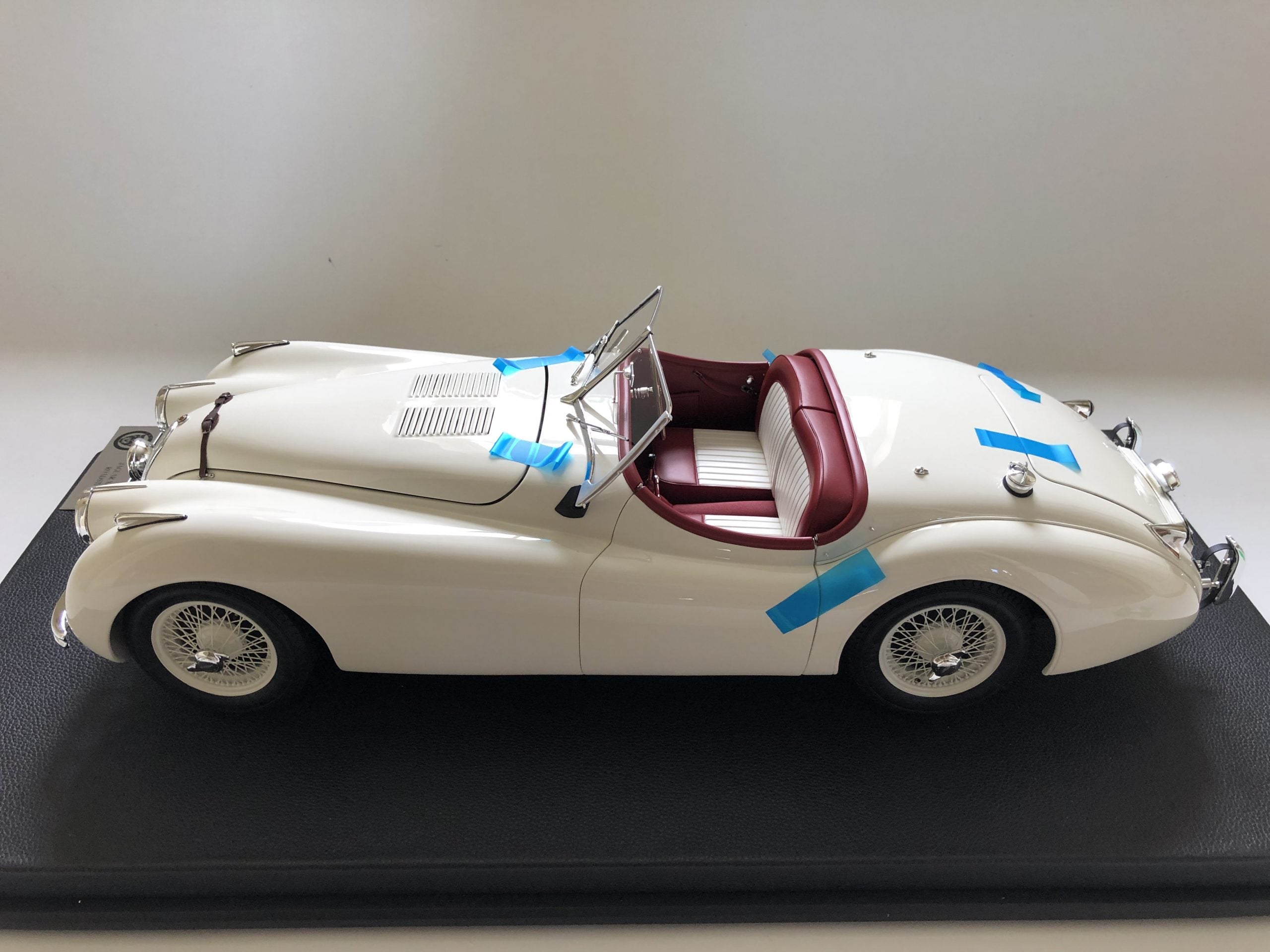 Amalgam 1:8 scale Jaguar XK120