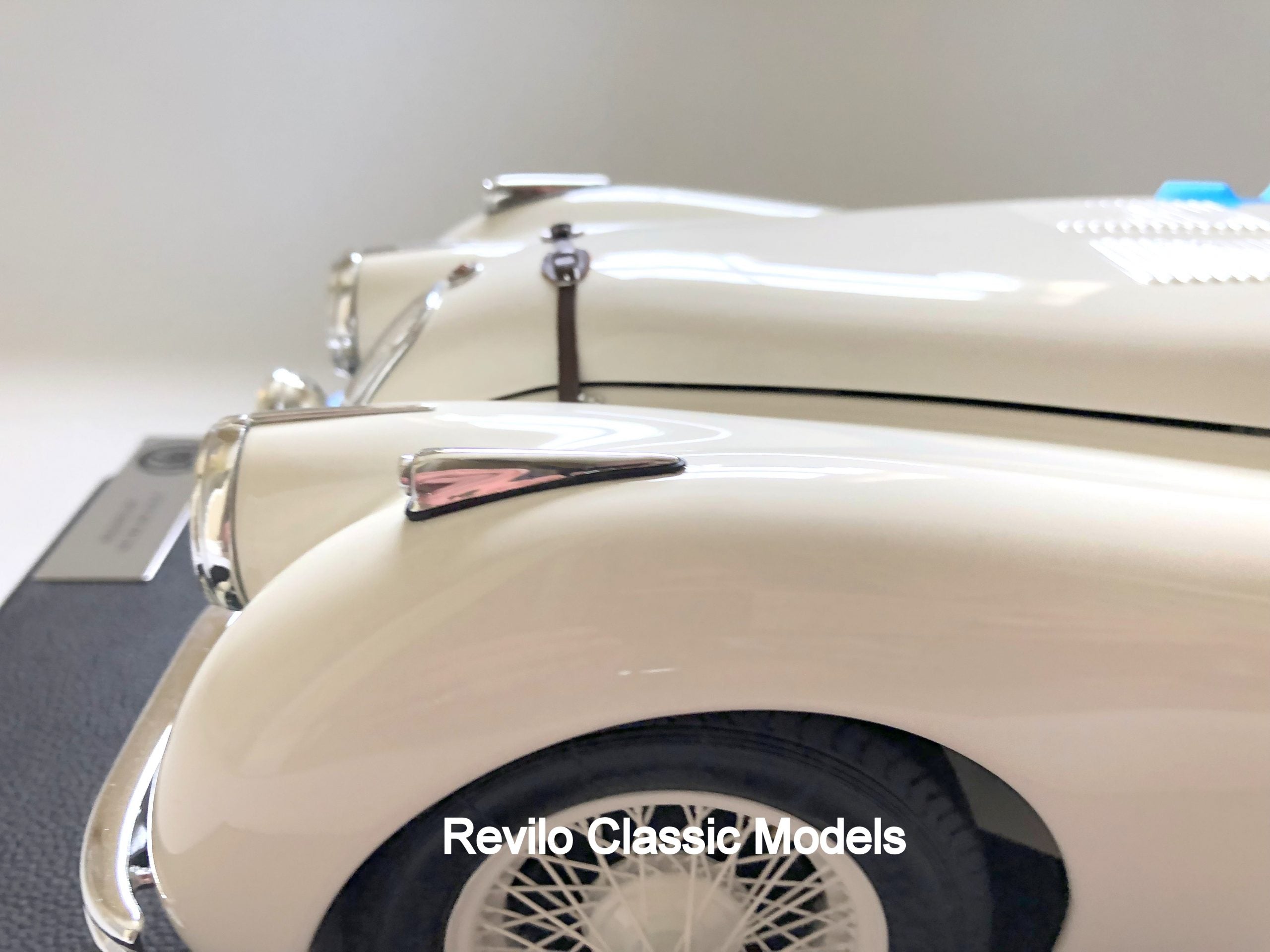 Amalgam 1:8 scale Jaguar XK120