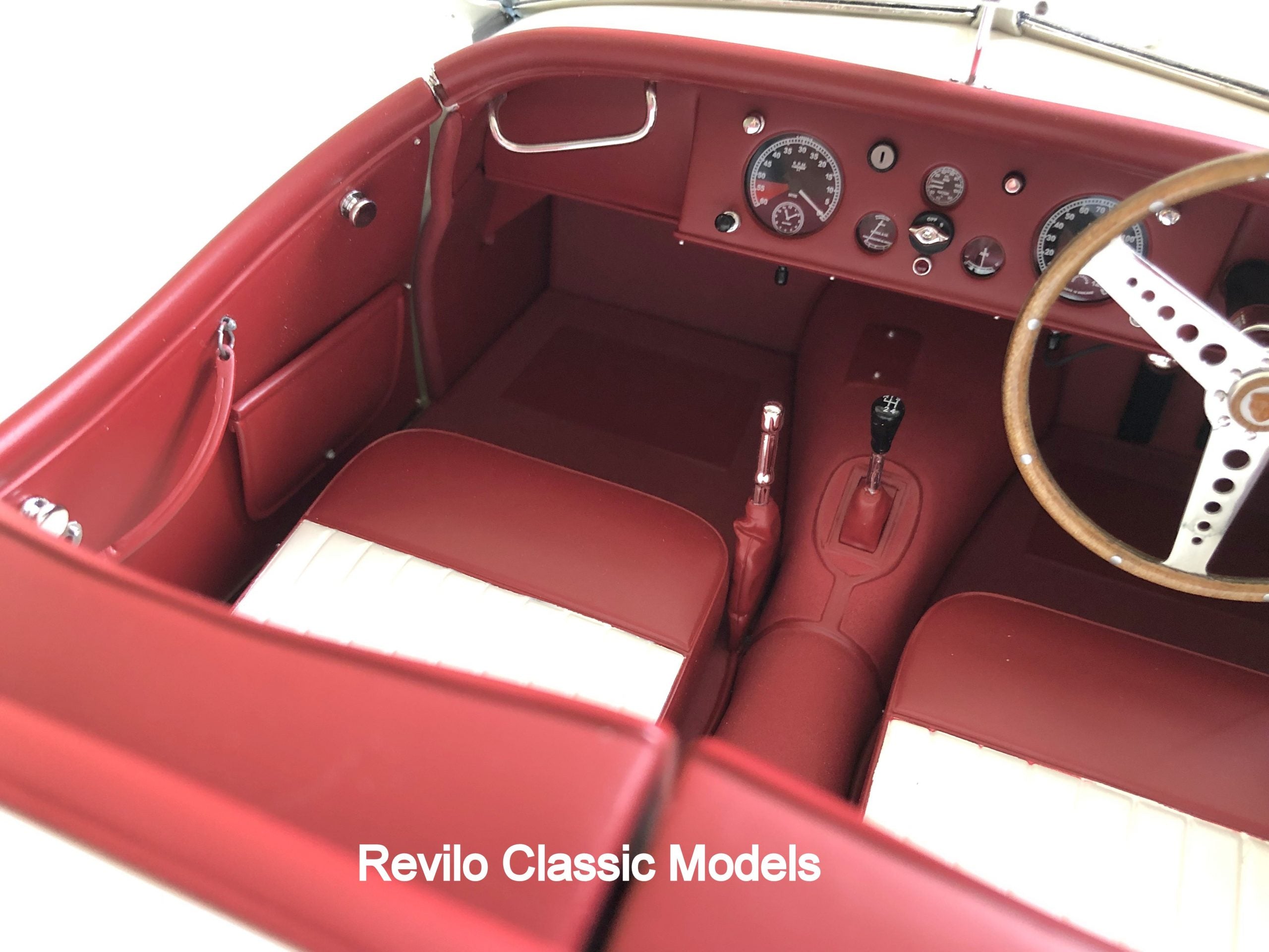 Amalgam 1:8 scale Jaguar XK120