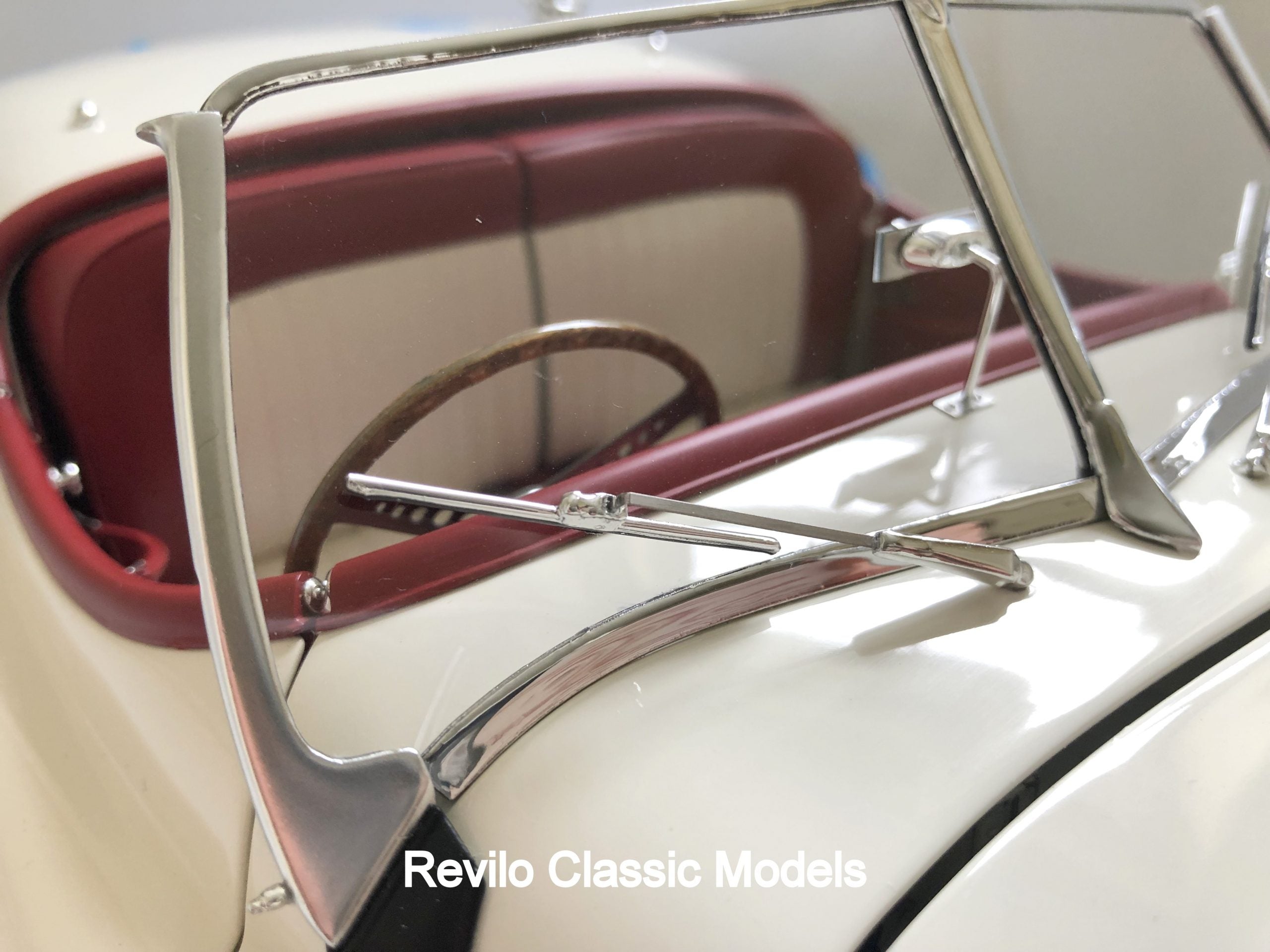 Amalgam 1:8 scale Jaguar XK120