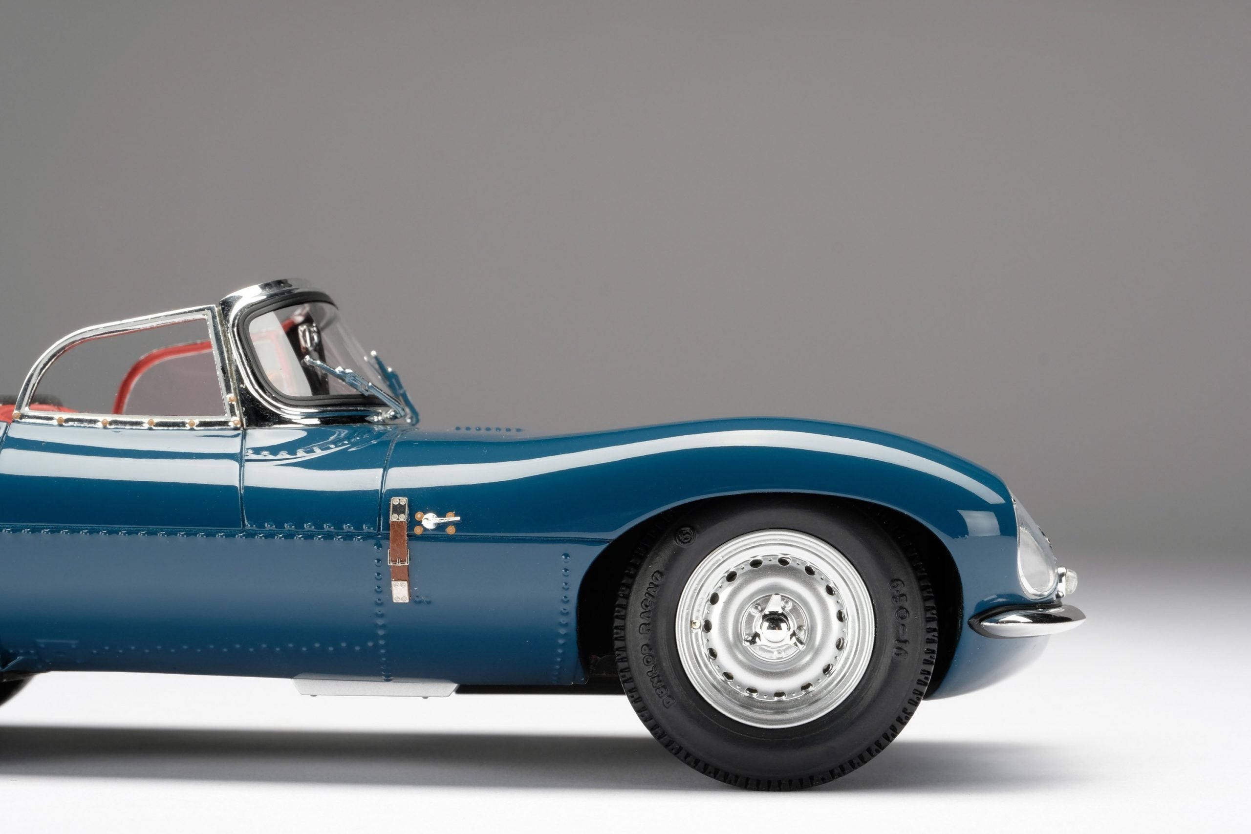 Amalgam Jaguar XKSS 1:18 scale