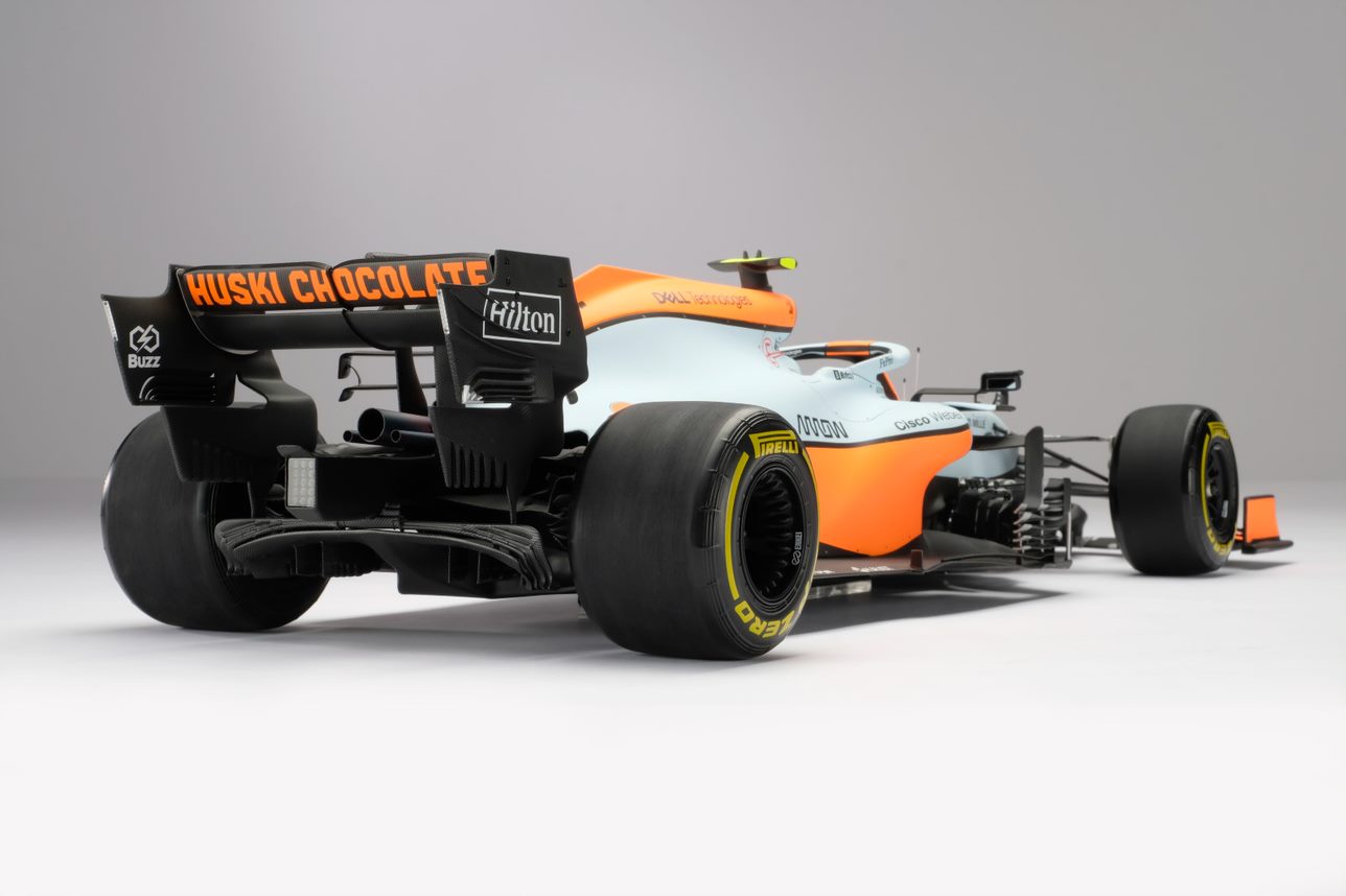 Amalgama McLaren MCL35M Gulf Livery 2021 escala 1:18