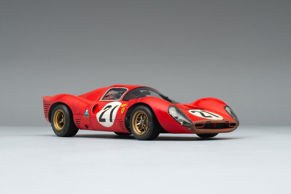 Amalgama Ferrari 330 P4 escala 1:18 Le Mans 1967 carrera capeado