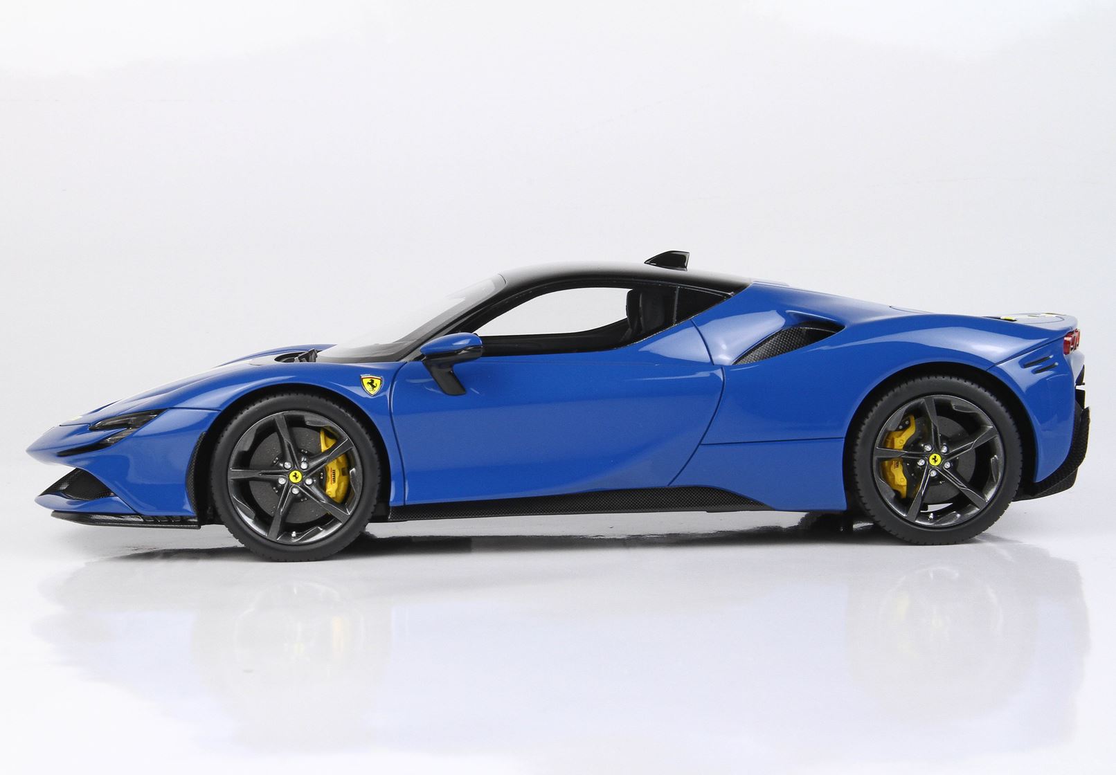 1/18 FERRARI SF90 STRADALE - Miniaturas colecionáveis para a sua loja 1/18 FERRARI SF90 STRADALE - Miniaturas colecionáveis para a sua loja