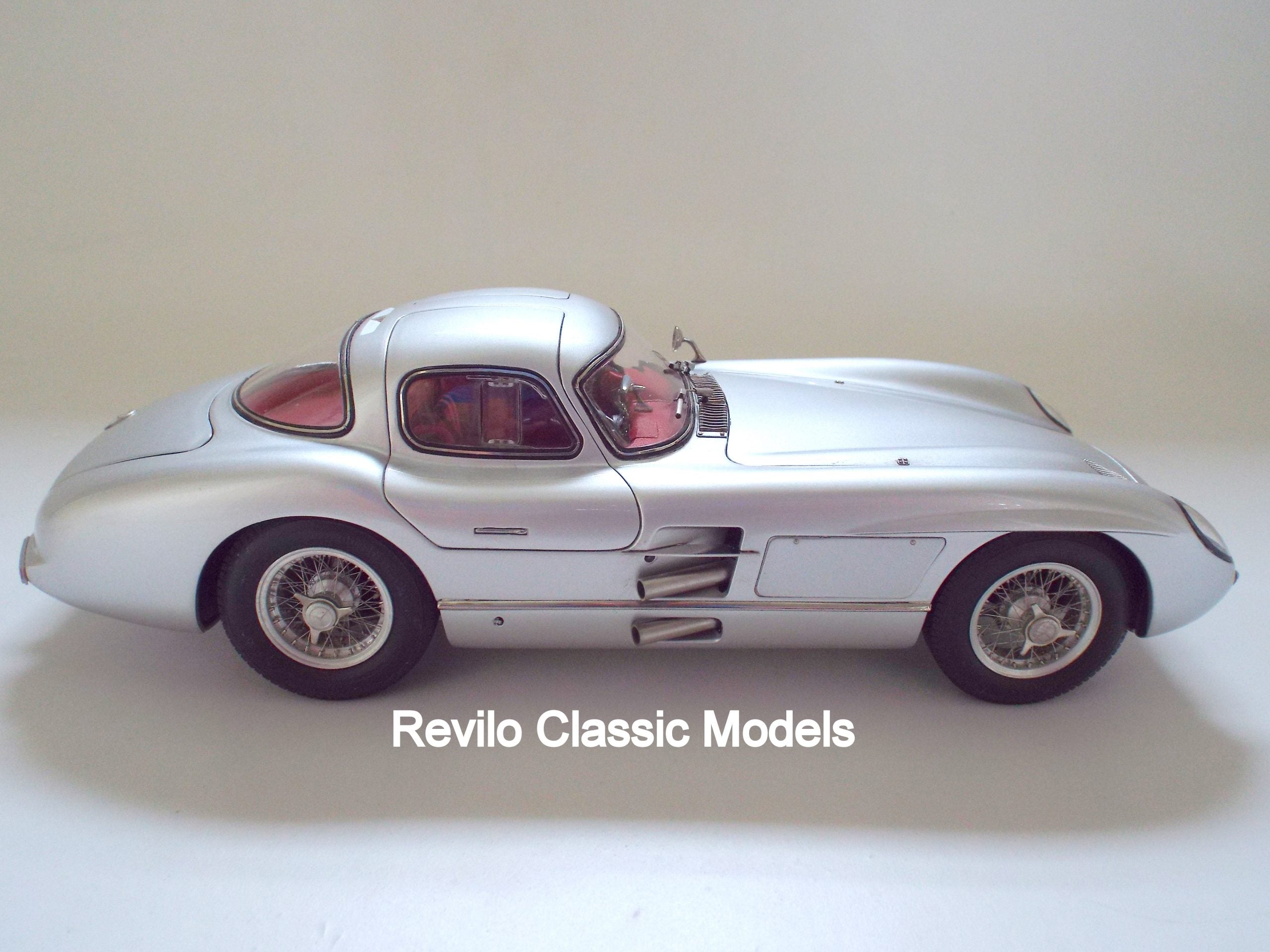 CMC 1:18 Mercedes 300 SLR Uhlenhaut cupé M076