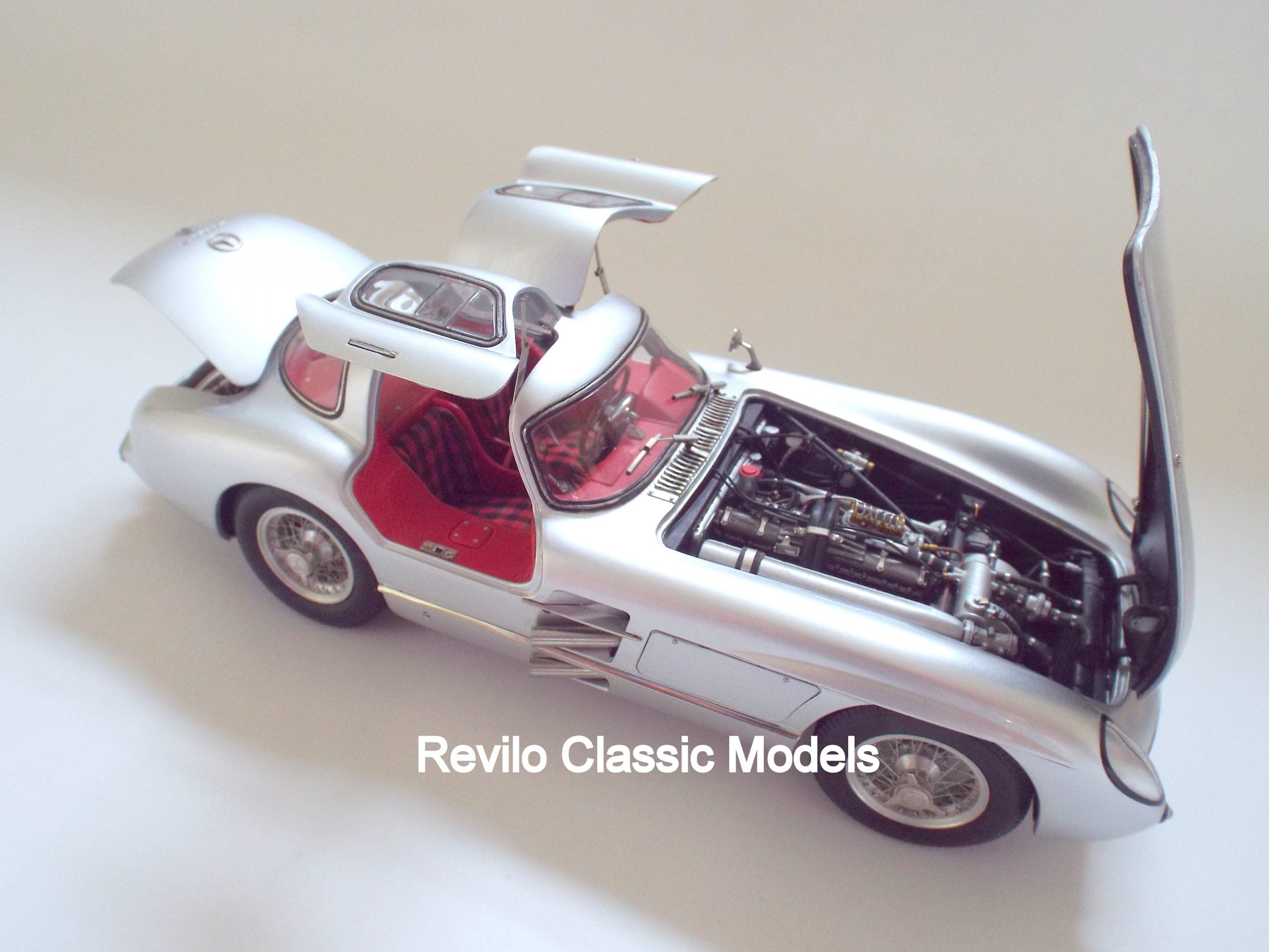 CMC 1:18 Mercedes 300 SLR Uhlenhaut coupe M076