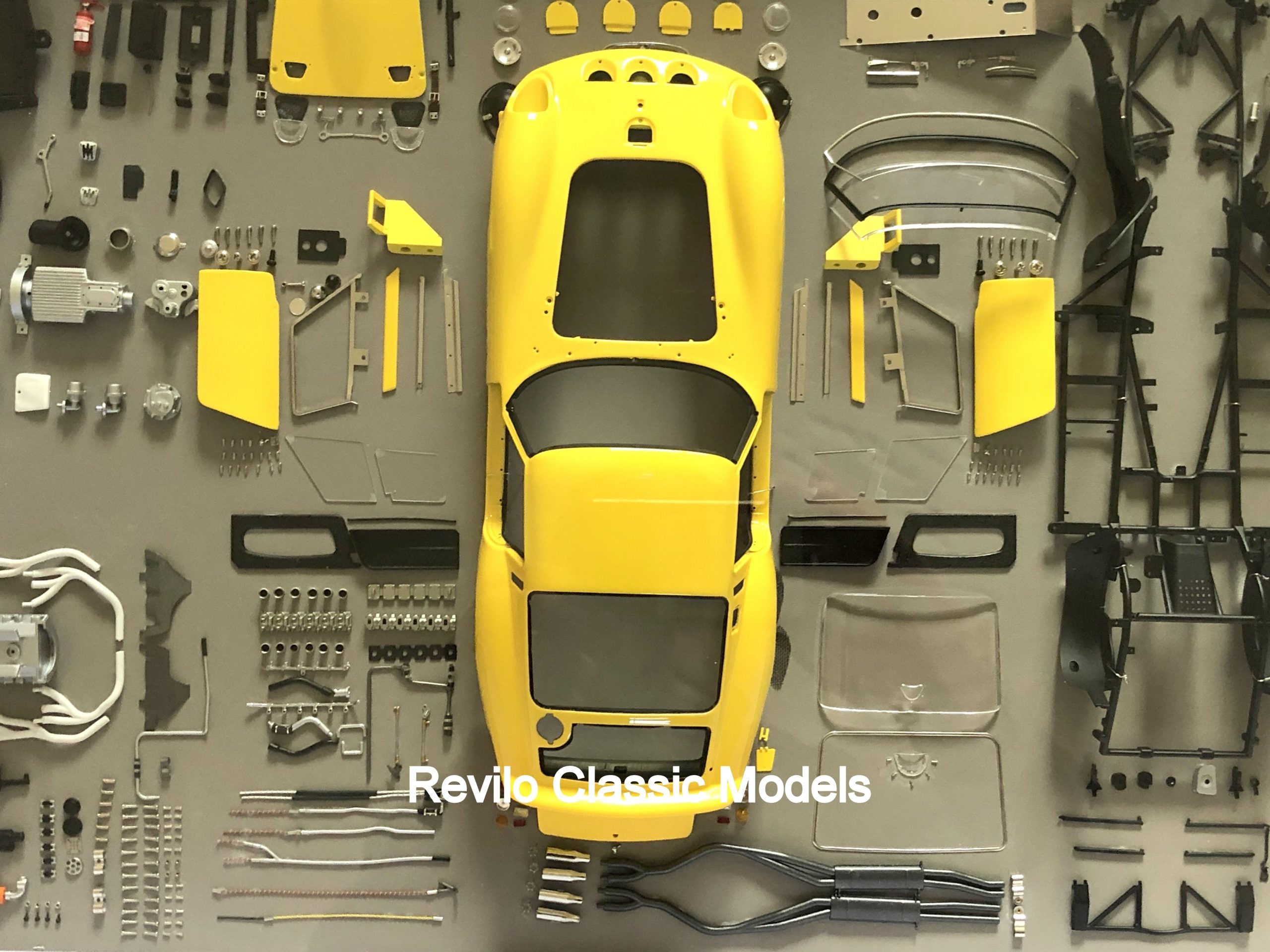 CMC A024 1:18 Ferrari 250 GTO Arte de pared en amarillo