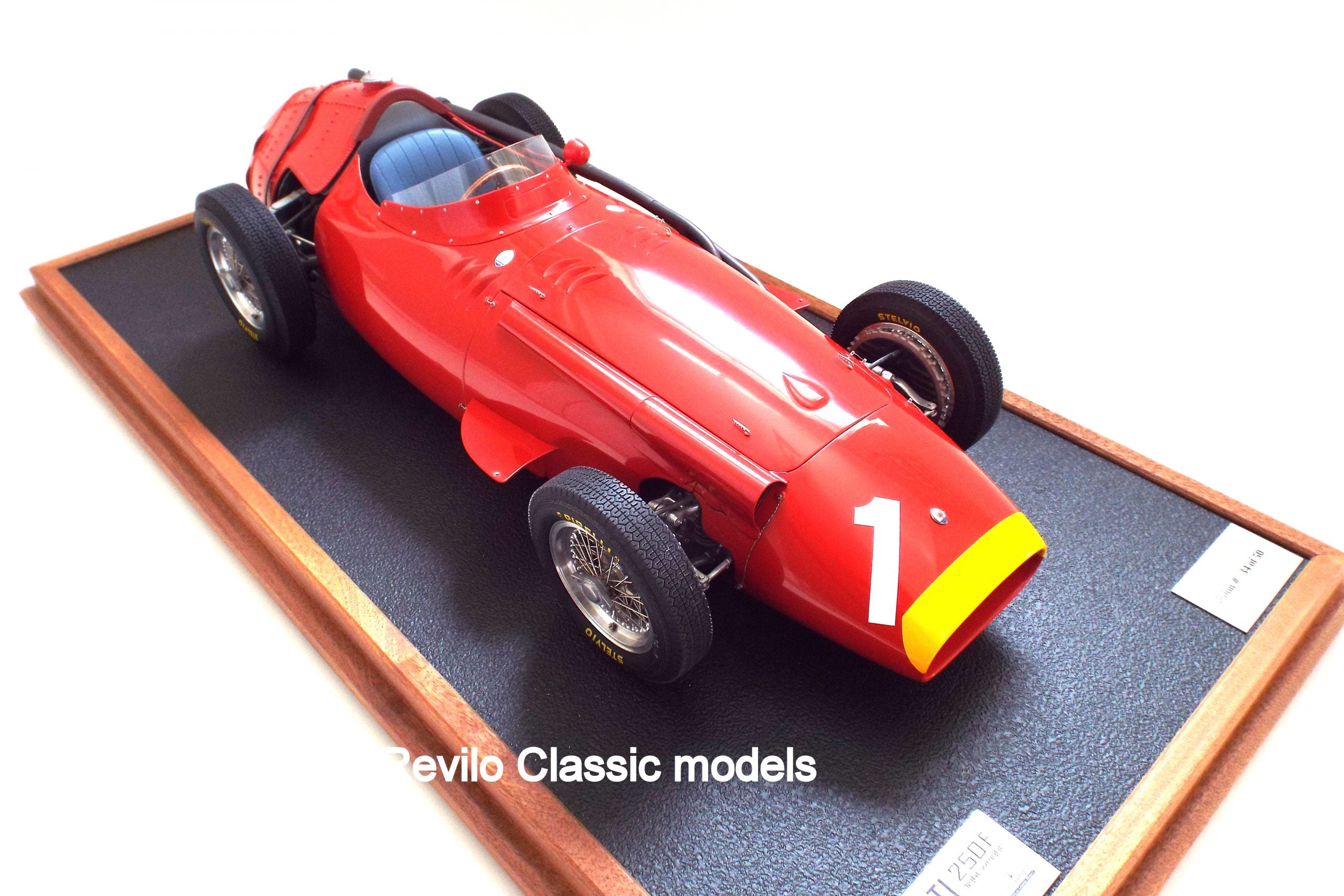 Amalgam 1:8 scale Ferrari 812 Competizione A - Revilo Model Cars Amalgam 1:8 scale Ferrari 812 Competizione A - Revilo Model Cars
