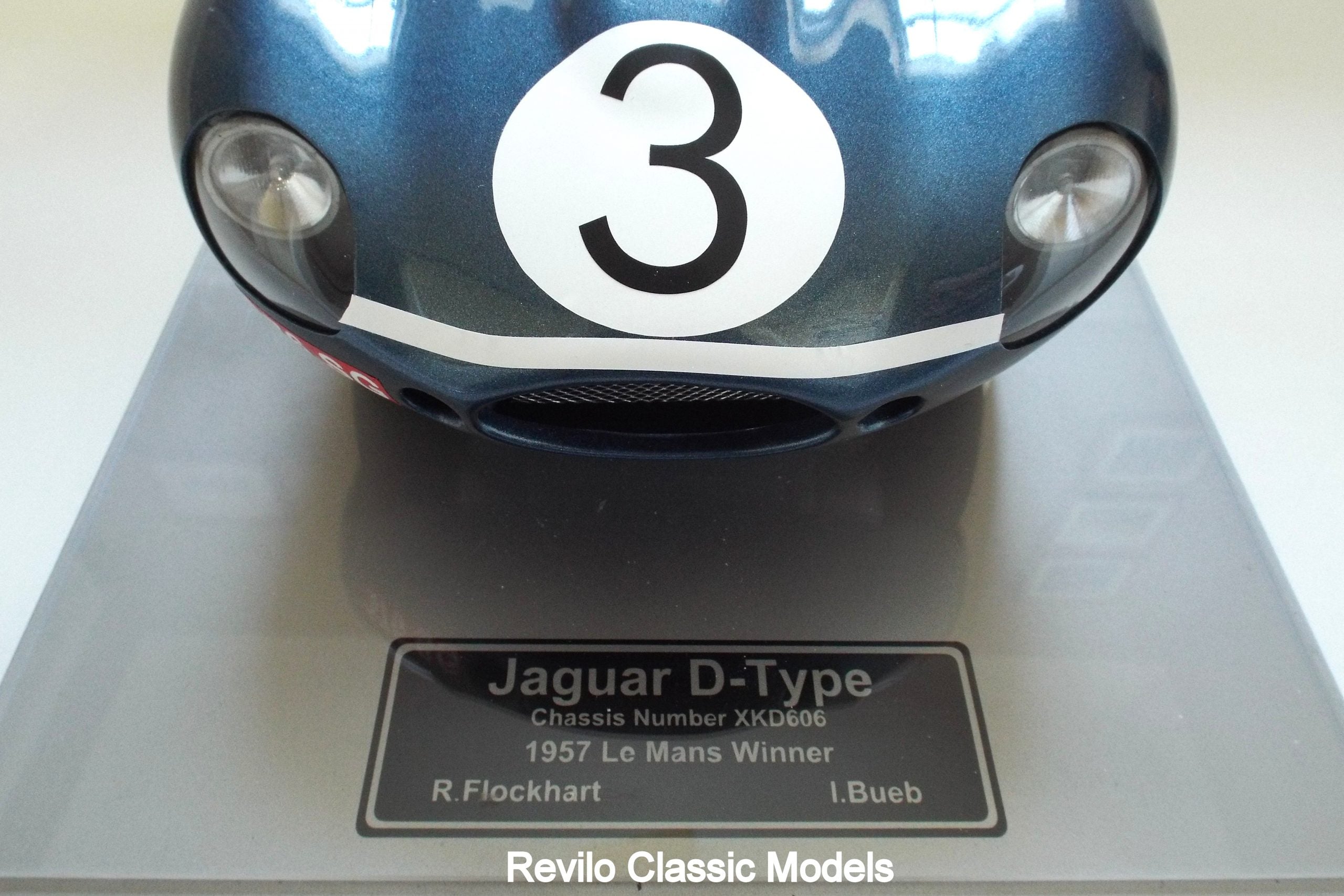 Jaguar D Type 1957 escala 1:8 por Javan Smith