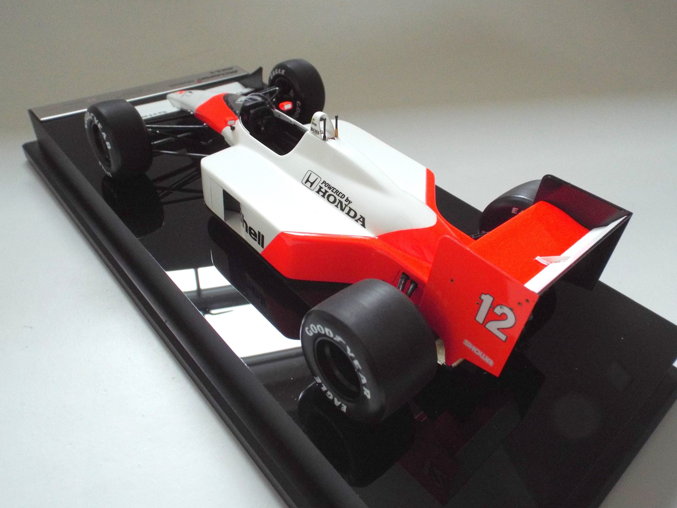 Amalgama McLaren MP4/4 escala 1:18