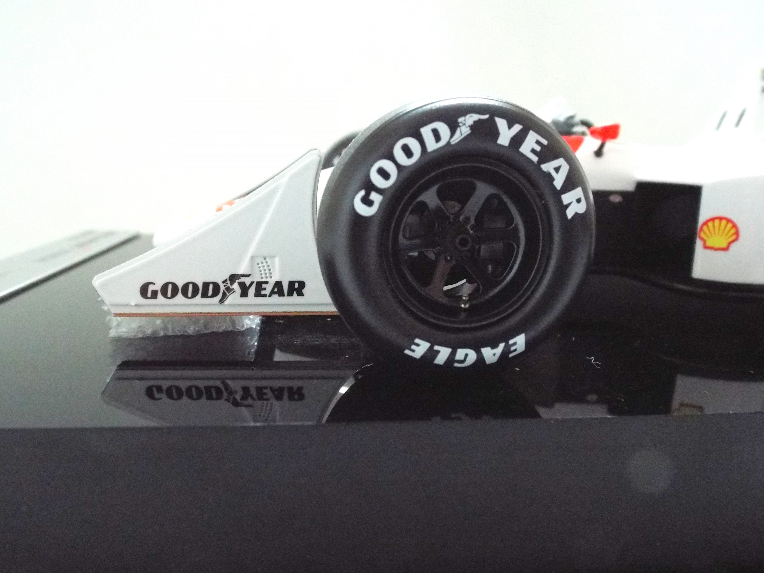 Amalgama McLaren MP4/4 escala 1:18