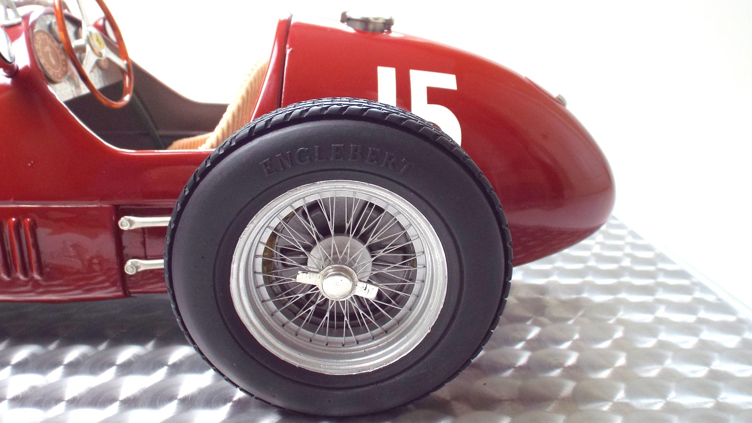 Javan Smith escala 1:8 Ferrari 500 F2