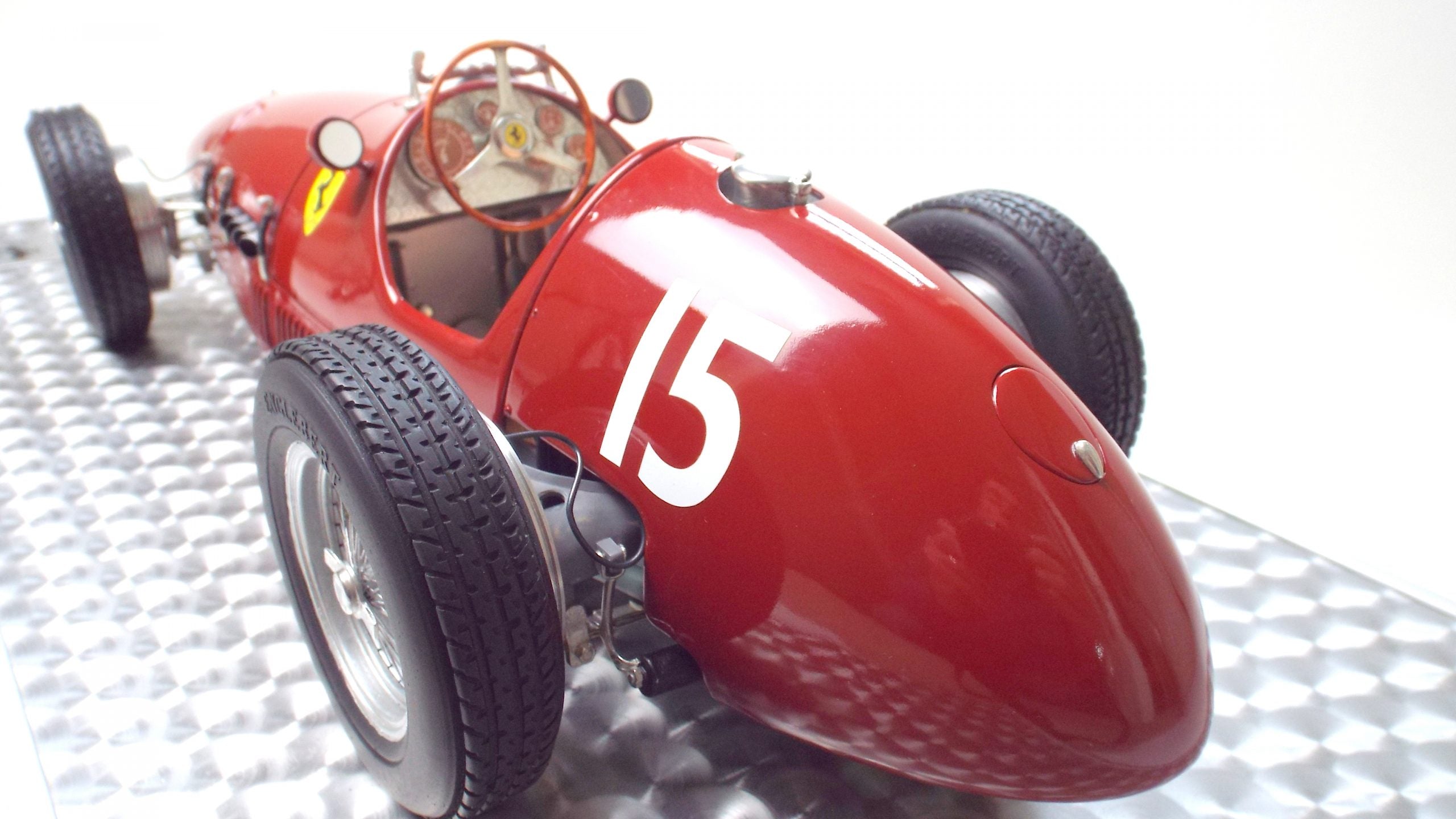 Javan Smith escala 1:8 Ferrari 500 F2