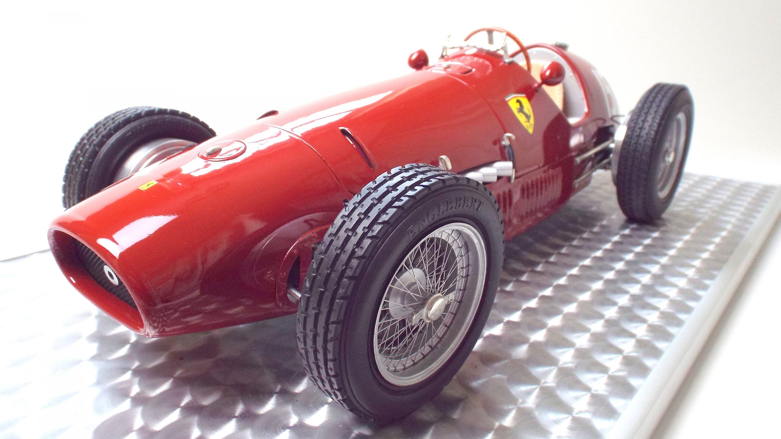 Javan Smith escala 1:8 Ferrari 500 F2