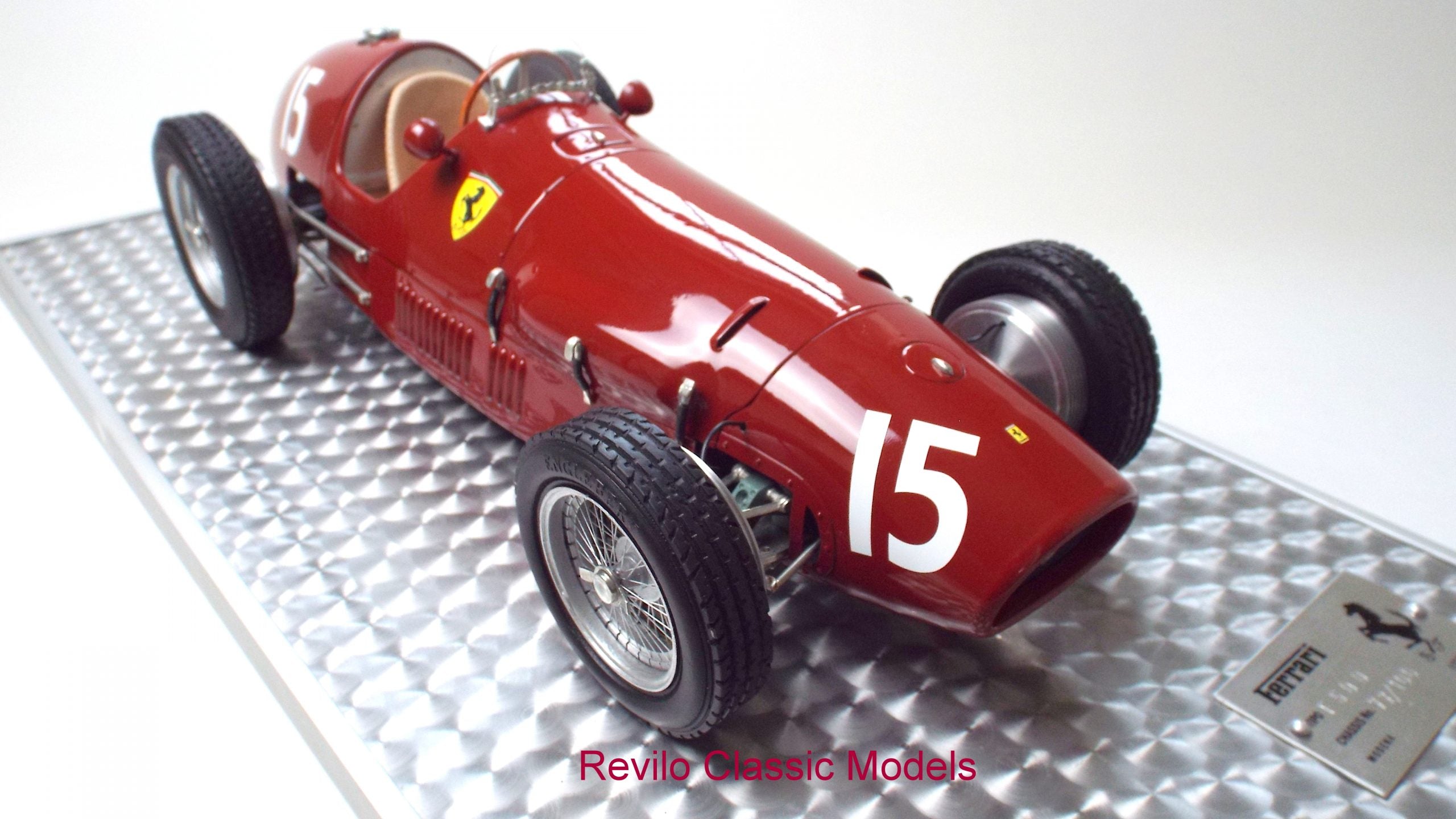 Javan Smith escala 1:8 Ferrari 500 F2