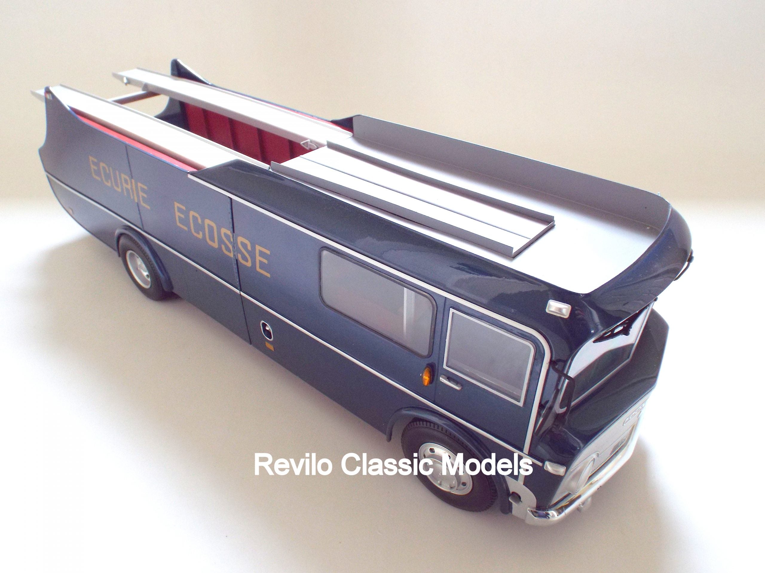1959 Ecurie Ecosse Race Transporter escala 1:18